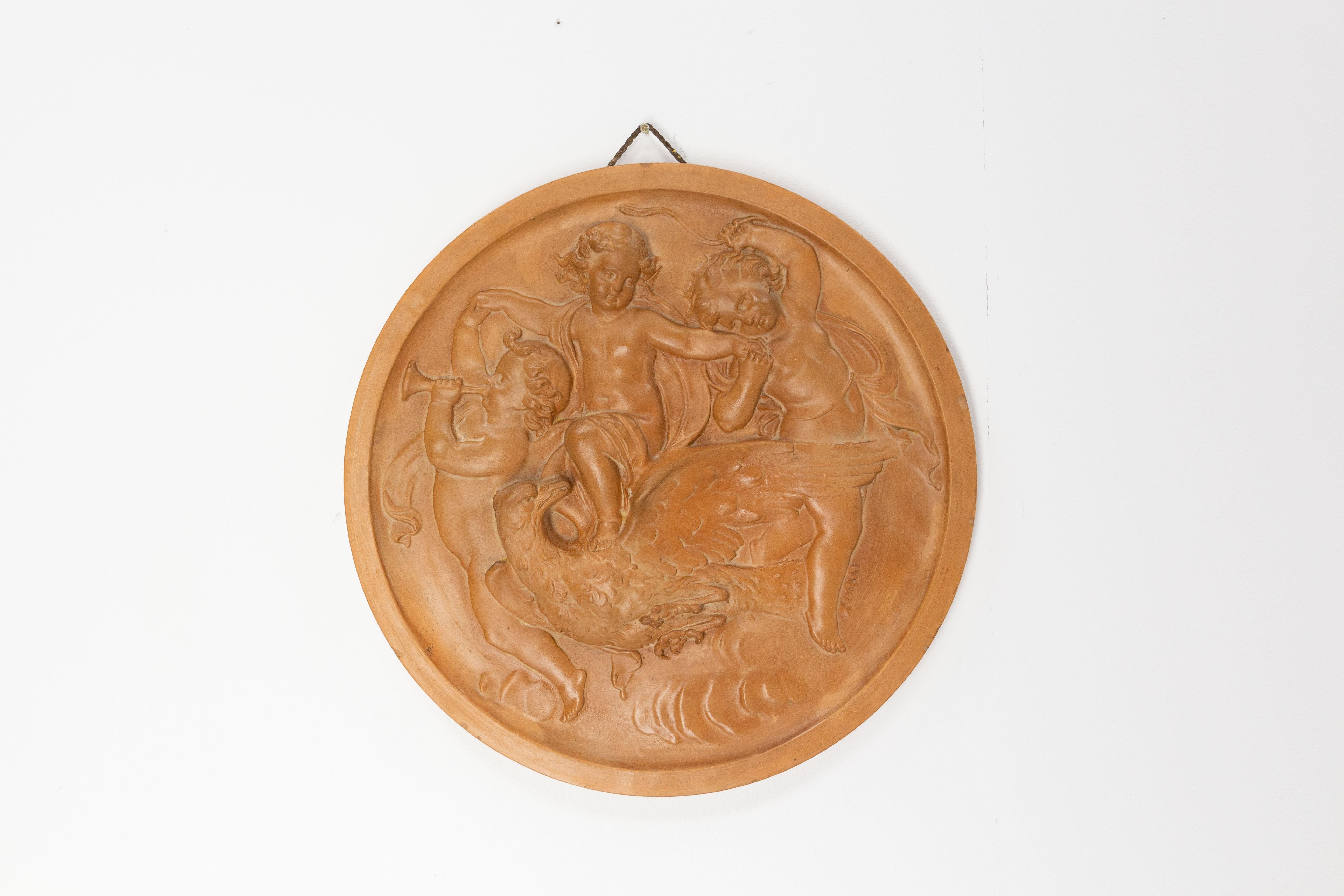 Terracotta medallion representing three putti on an eagle flying,
Wall plaque
Good condition with good patina due to age.

Good condition

Shipping:
D 43 H 6 cm 3 kg.


