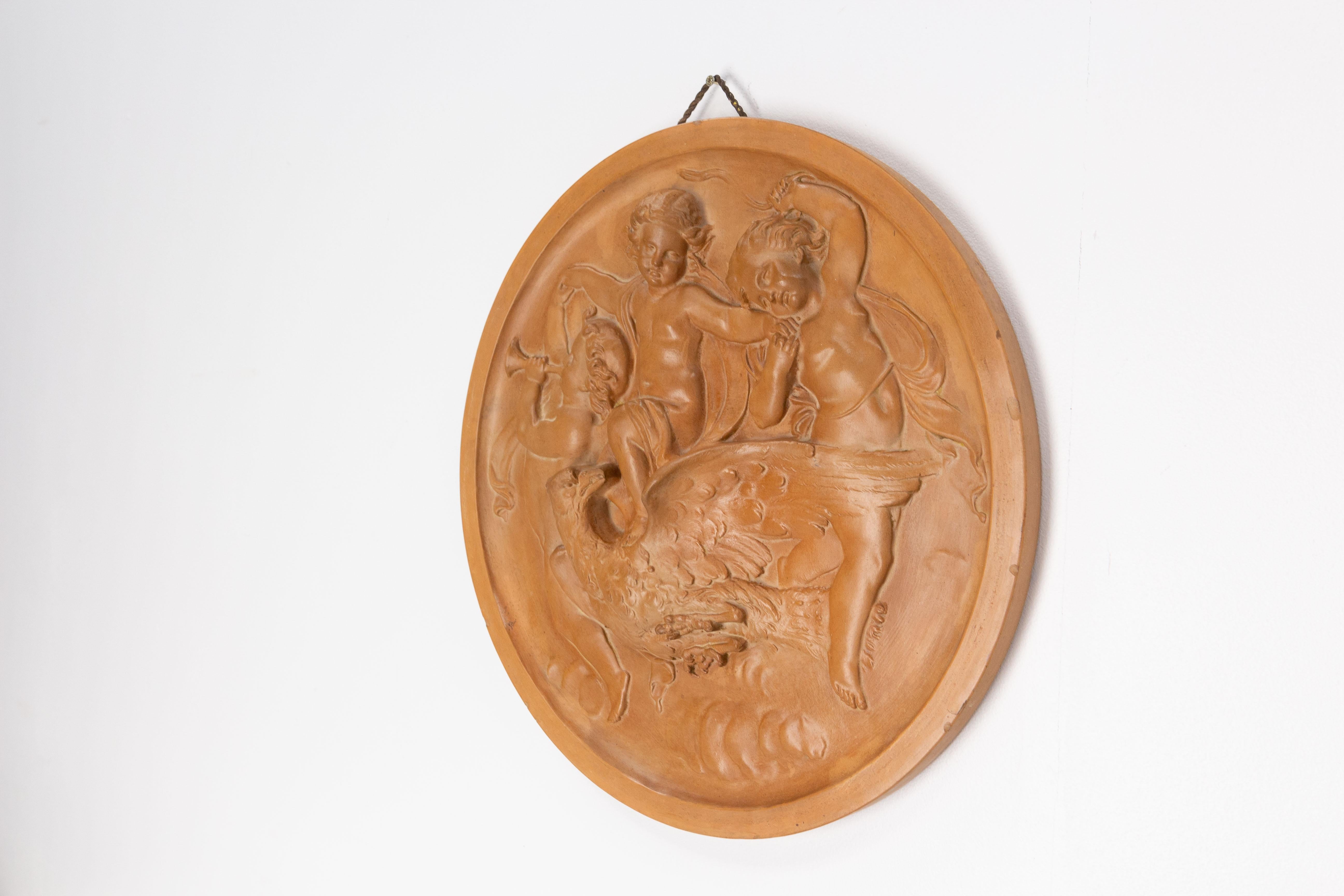 Wall Plaque Sculpture Medallion Three Putti and Eagle, circa 1920 In Good Condition For Sale In Labrit, Landes