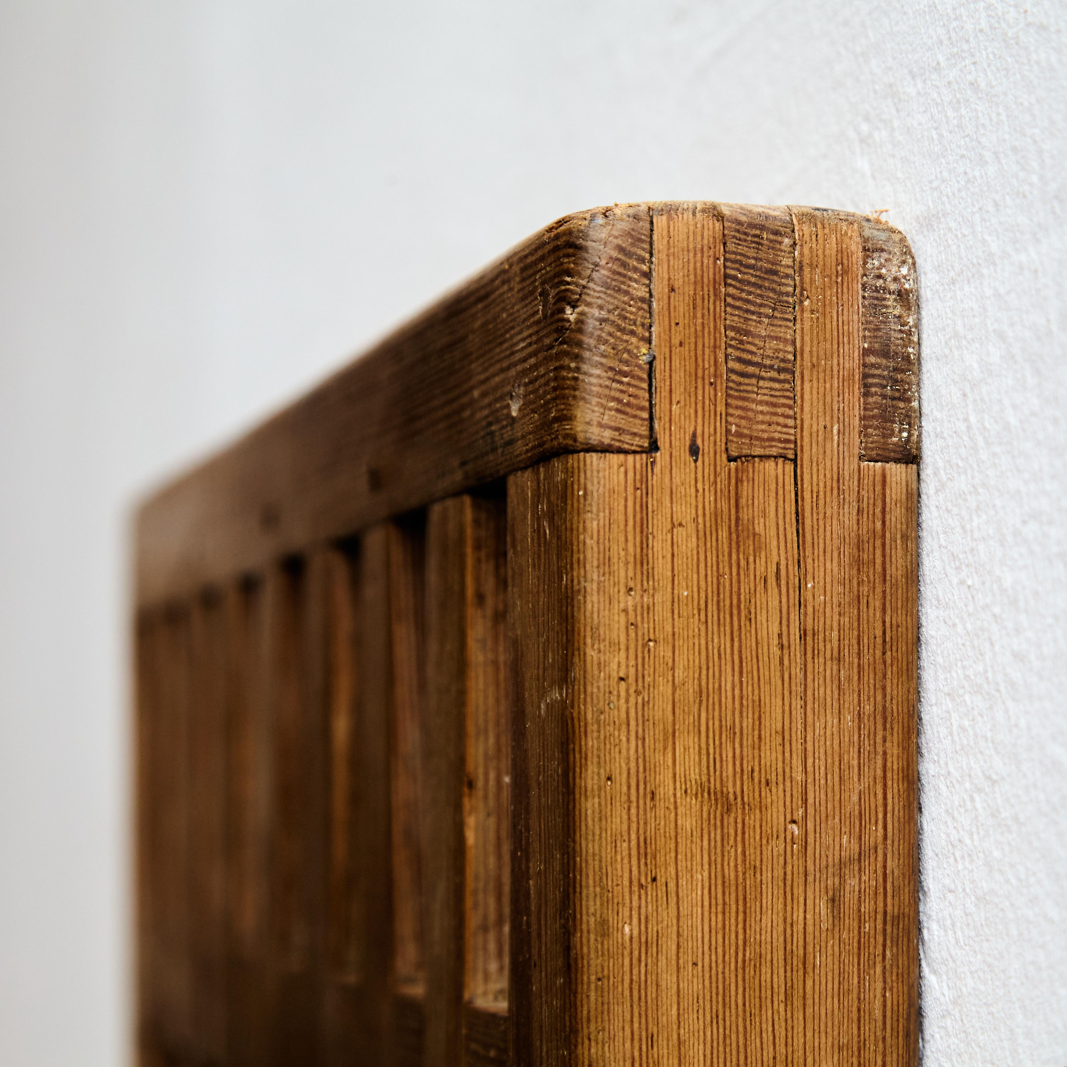 Wall Rationalist Wooden Decoration, circa 1960 In Good Condition For Sale In Barcelona, Barcelona