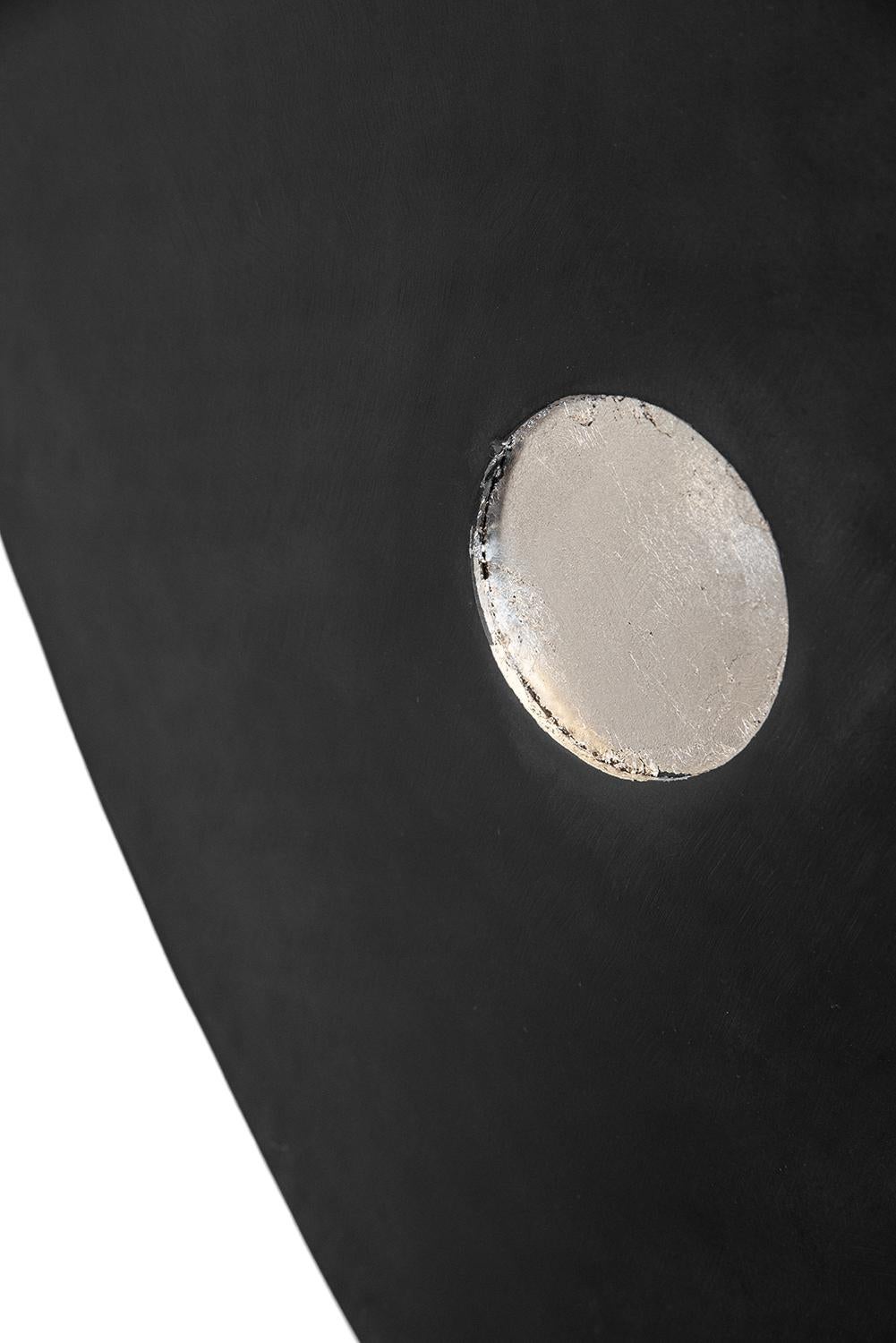 Moderne Wall Round Mirror Modern Contemporary Blackened Steel Palladium Leaf Ocean Pearl en vente
