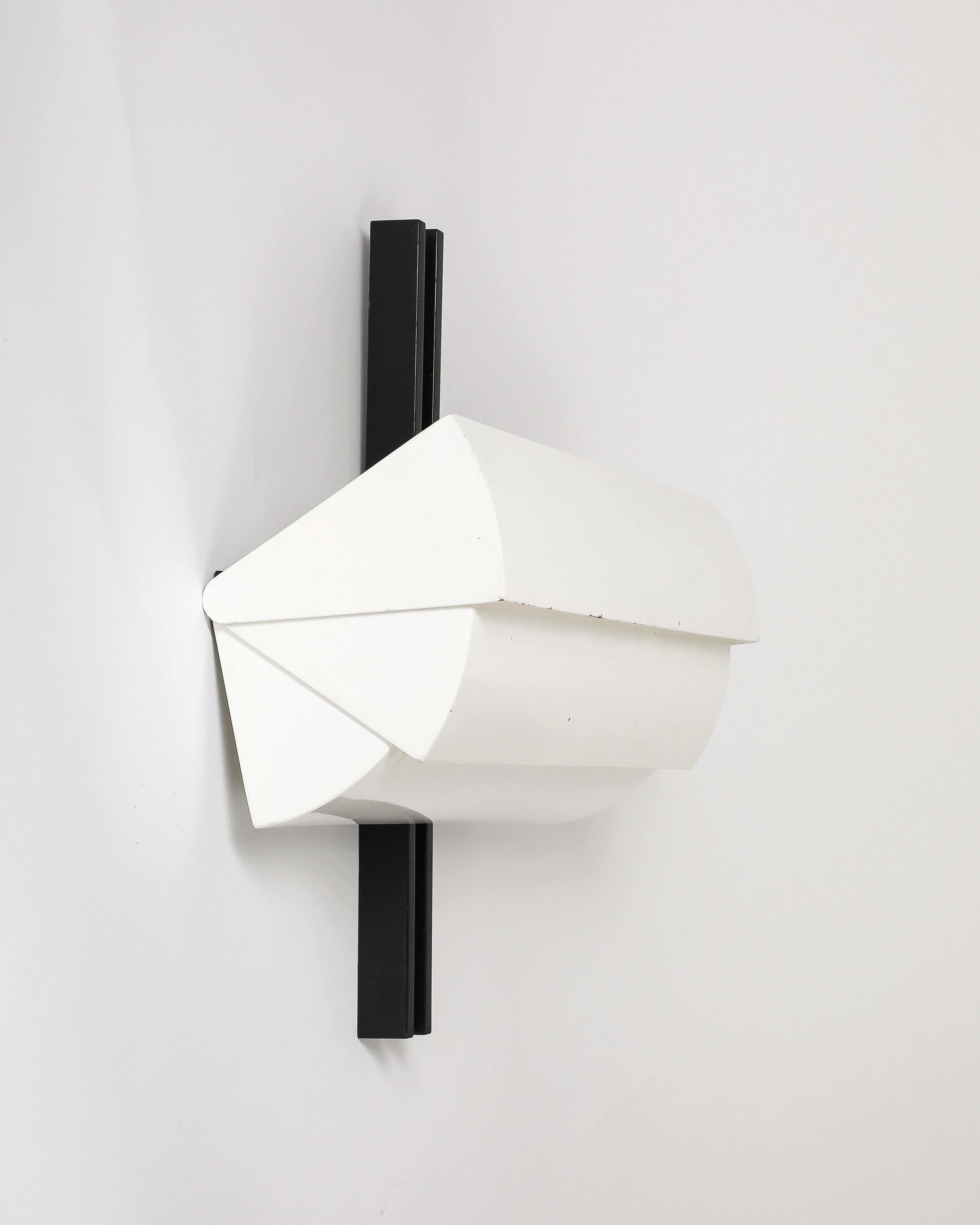 Italian Wall Sconce by Ernesto Gismondi for Artemide, Italy, c. 1980 For Sale
