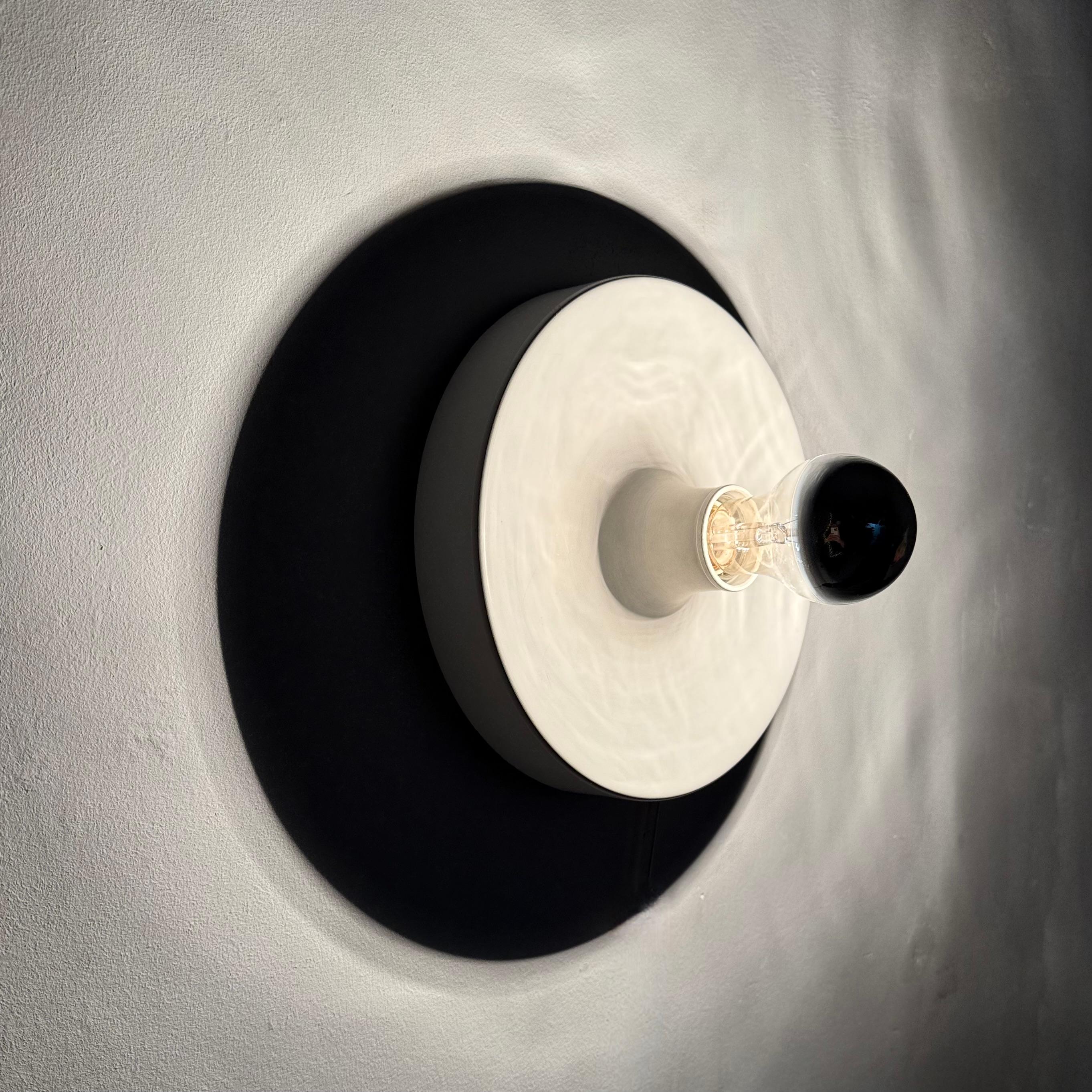 Wandleuchter Scheibe von zugeschrieben Charlotte Perriand für Les Arcs , 1970er Jahre (Ende des 20. Jahrhunderts) im Angebot