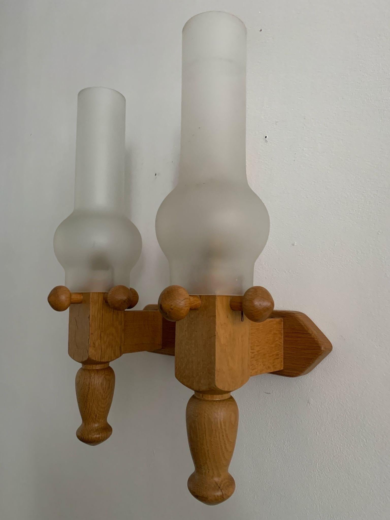 Autre Applique murale en Oak Guillerme et Chambron en vente