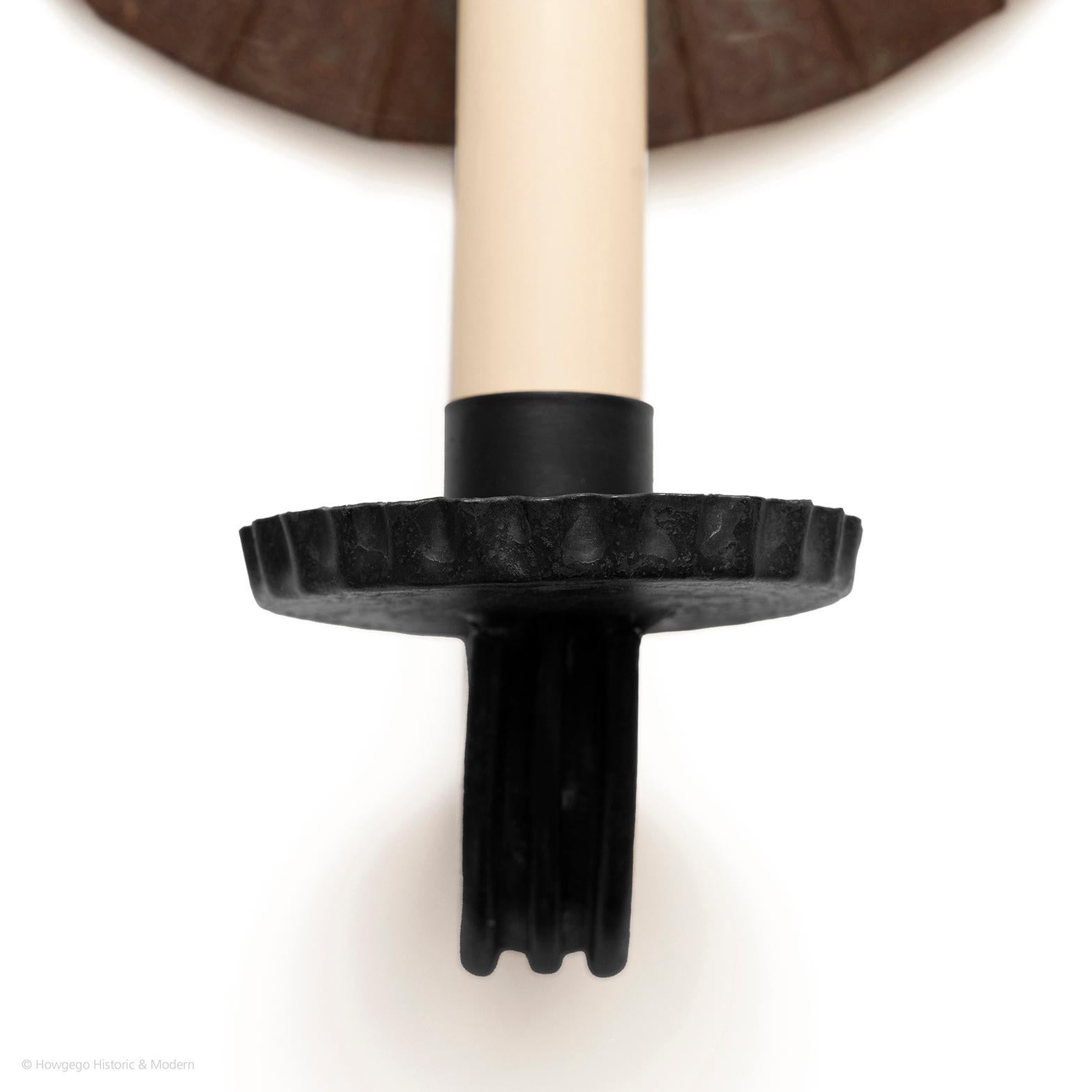 Wandleuchte Zinn kreisförmig einarmig Illustrierte MöbelTreasury WallaceNutting (amerikanisch) im Angebot