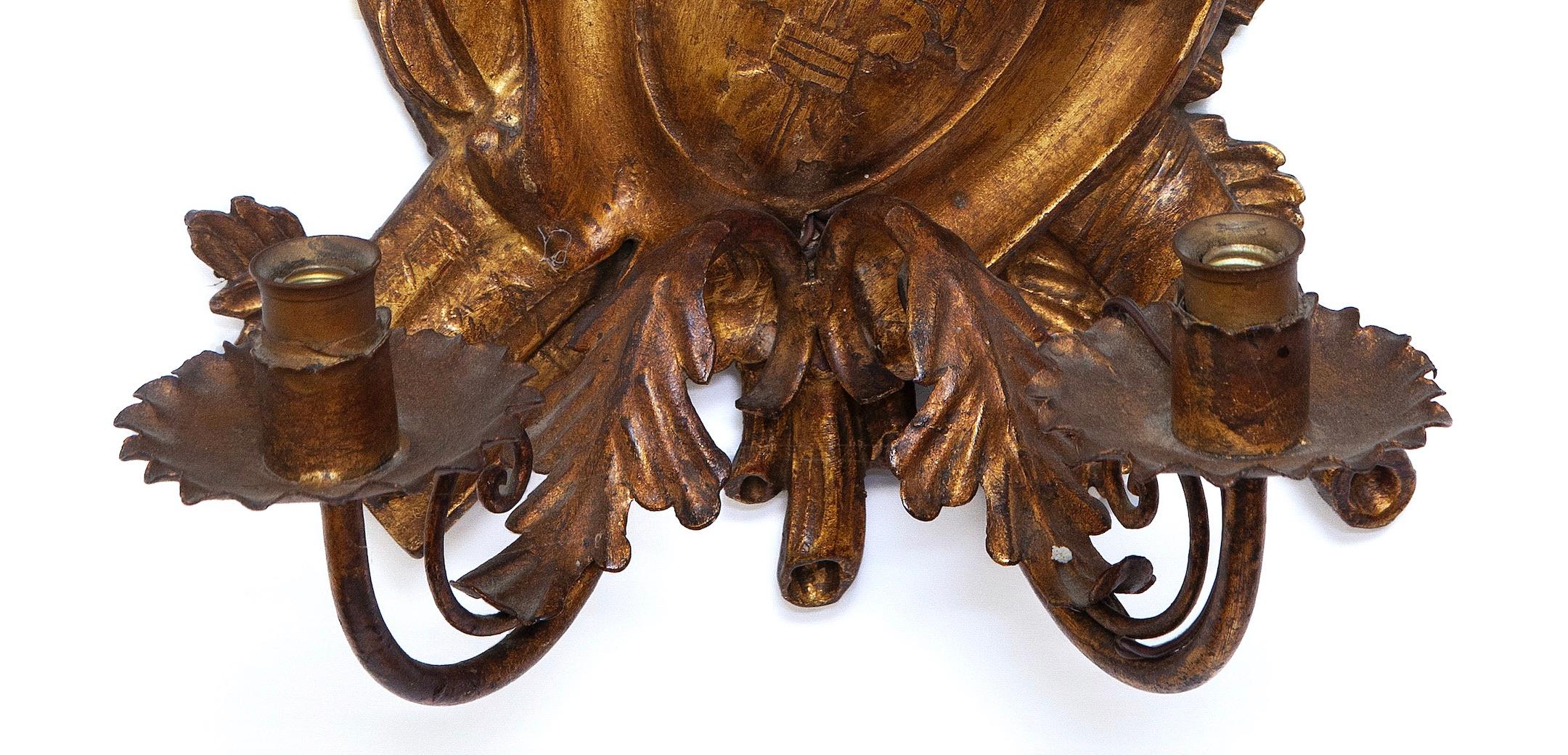 Wandleuchter Trophäe geschnitzt vergoldet 19C Fleur-de-Lys Shield Quivers Herald 17,5