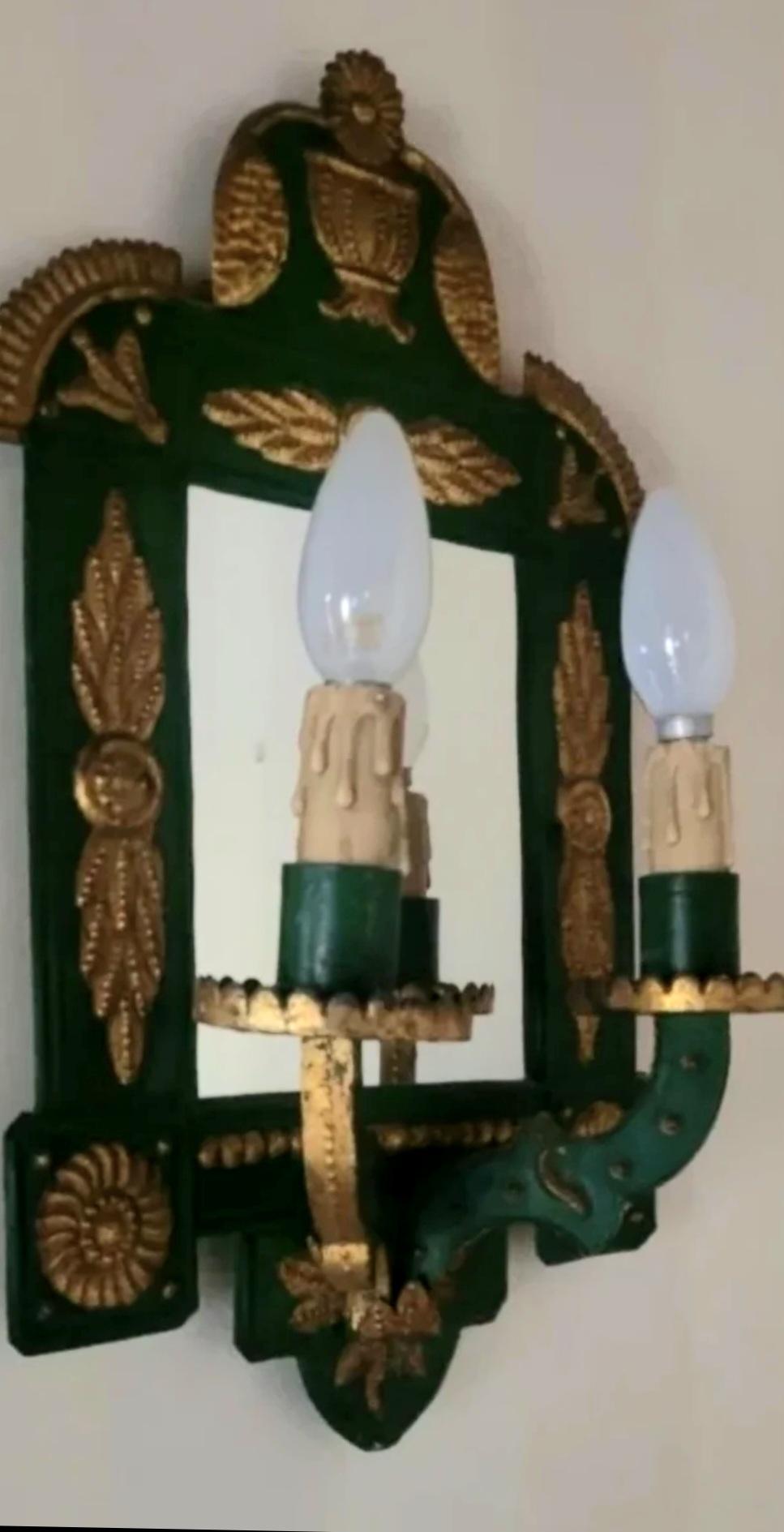 Autre Appliques murales Miroir original en fer-blanc Avec éclairage  Miroir mural en vente