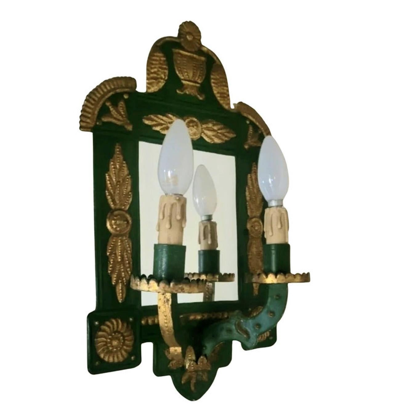 Très originaux 

Applique murale ,miroir en fer blanc avec éclairage 
ou miroir mural

Miroir espagnol ancien. Il s'agit d'un métal de type fer ou fer blanc, de couleur brune et vert noir.

Le métal et le miroir présentent une belle et solide