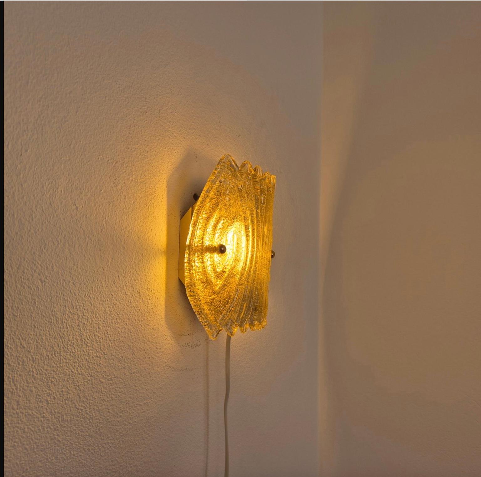 Mur  Appliques  