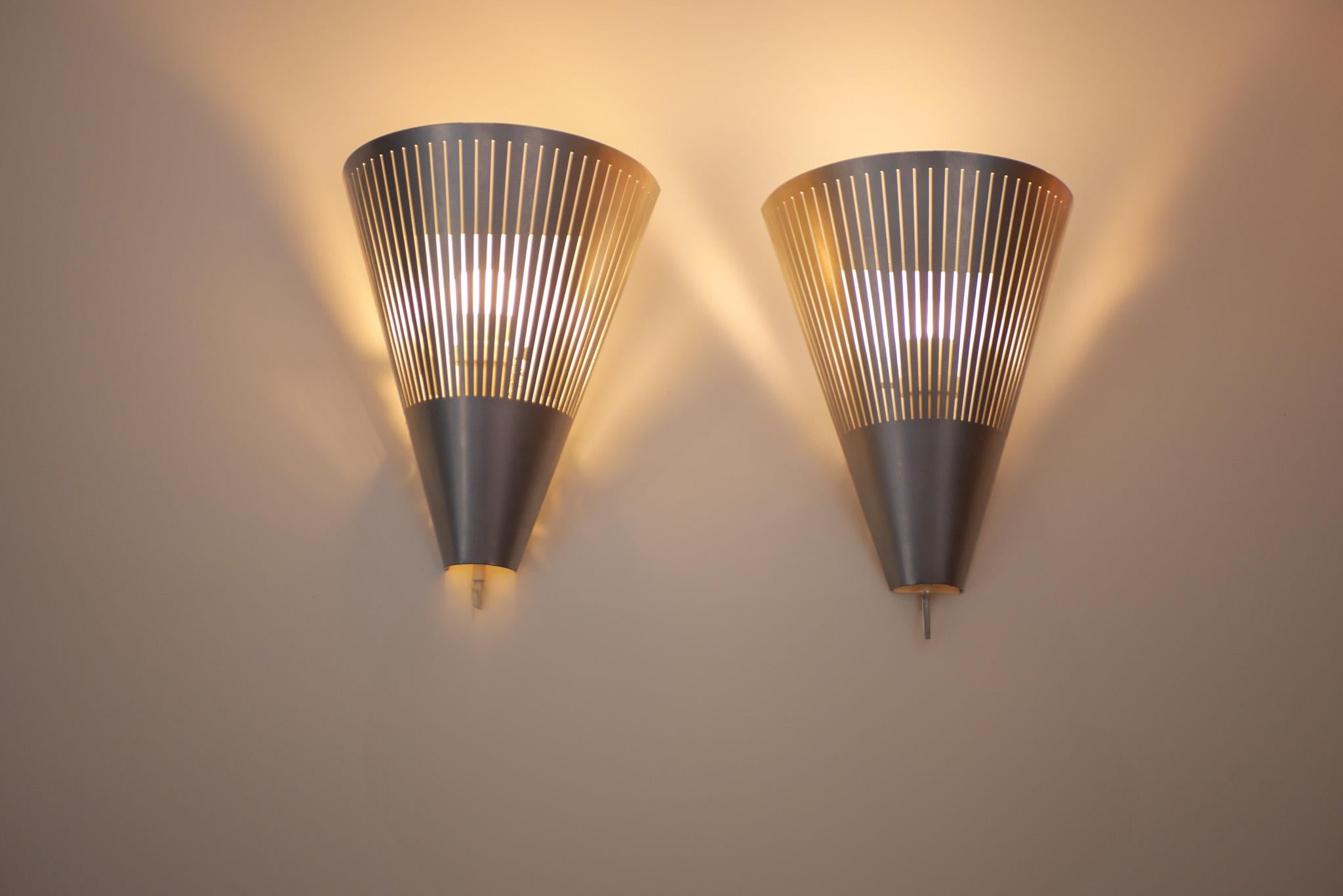 Wall sconces, a pair vintage 1980s Scandinavian Ikea wall lights known as Klyka In Good Condition For Sale In Skarpnäck, SE