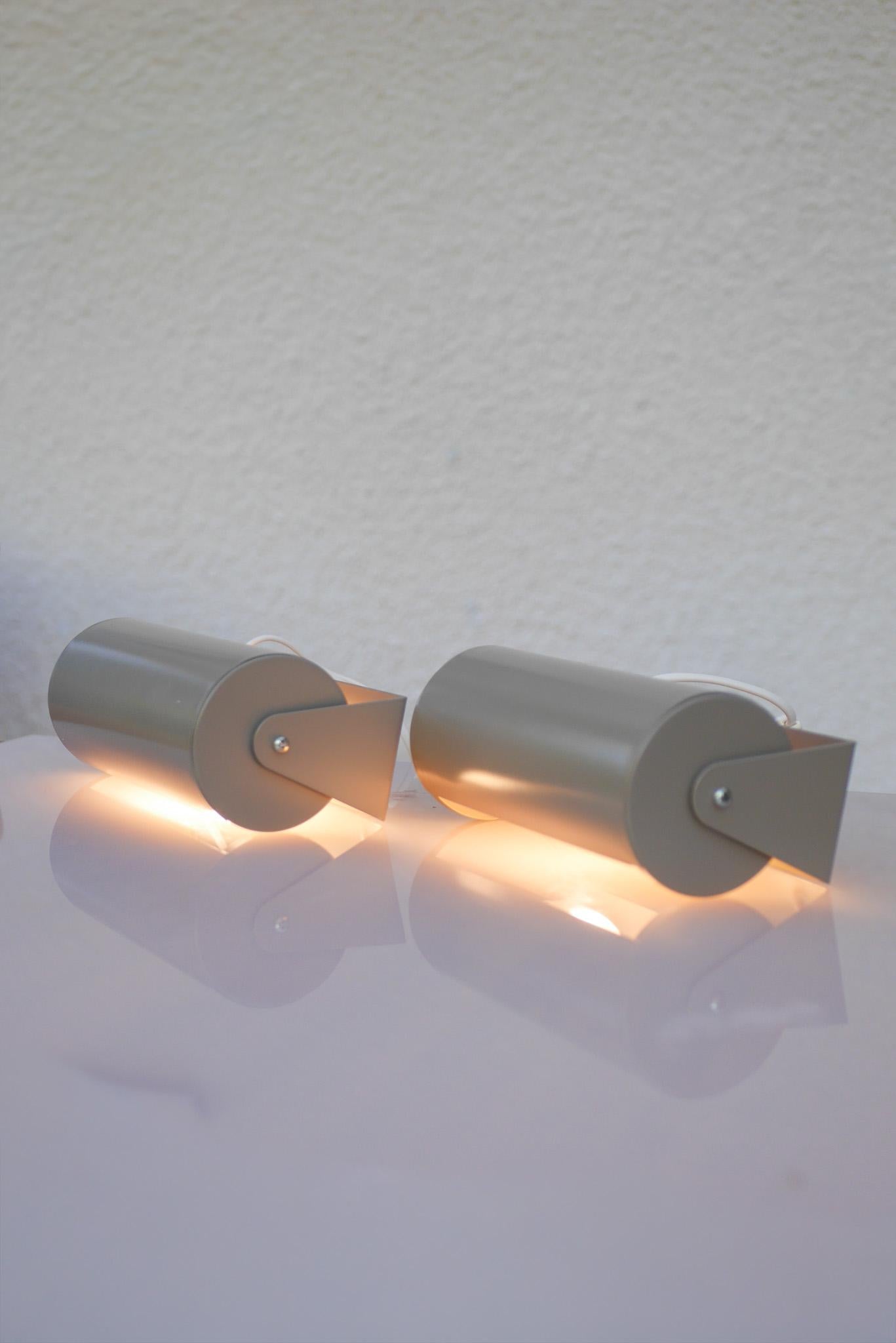 Apliques de pared, un par de apliques escandinavos vintage de Ikea de los años 90 conocidos como Lod Moderno de mediados de siglo en venta