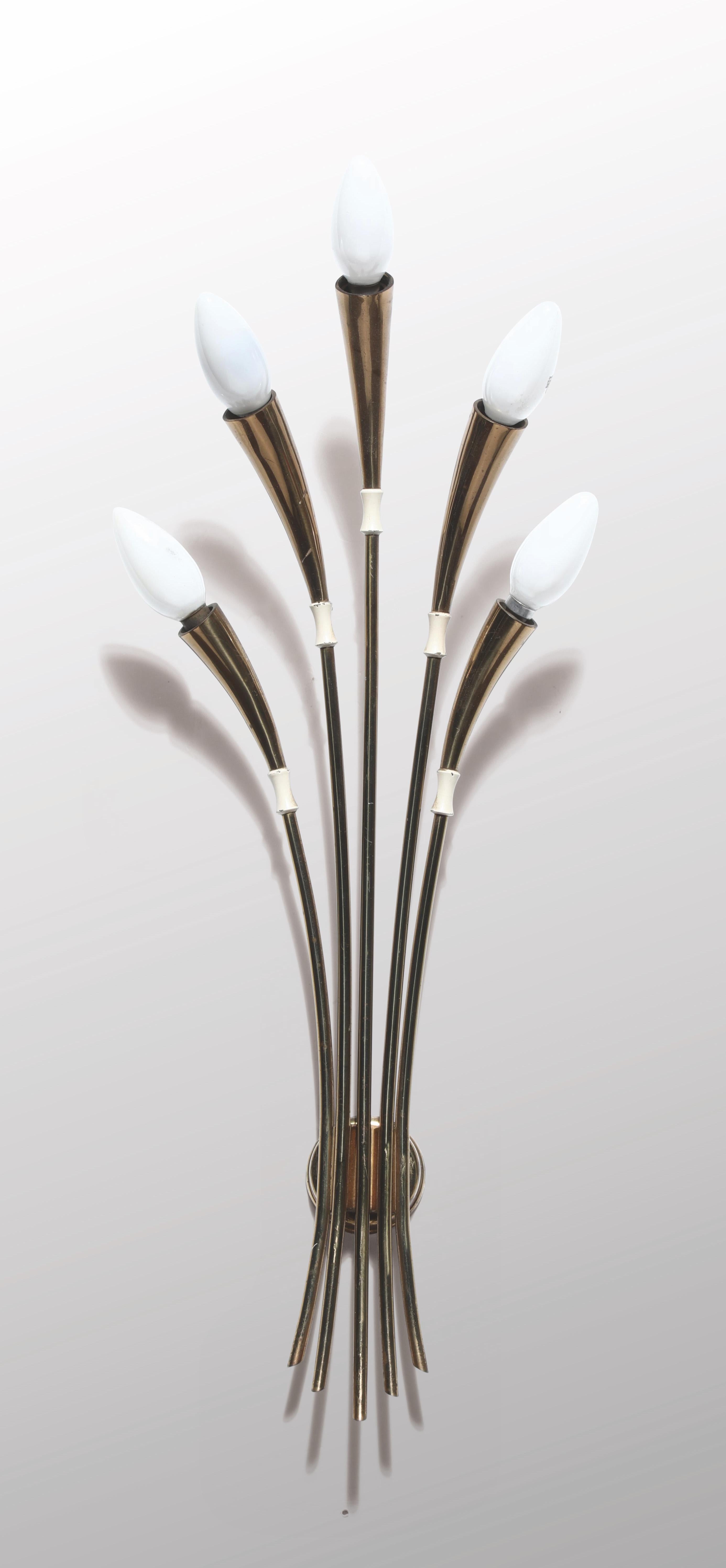 Midcentury sconces by Oscar Torlasco. In brass and lacquered brass.
Produced by Lumi, Italy, 1050s.