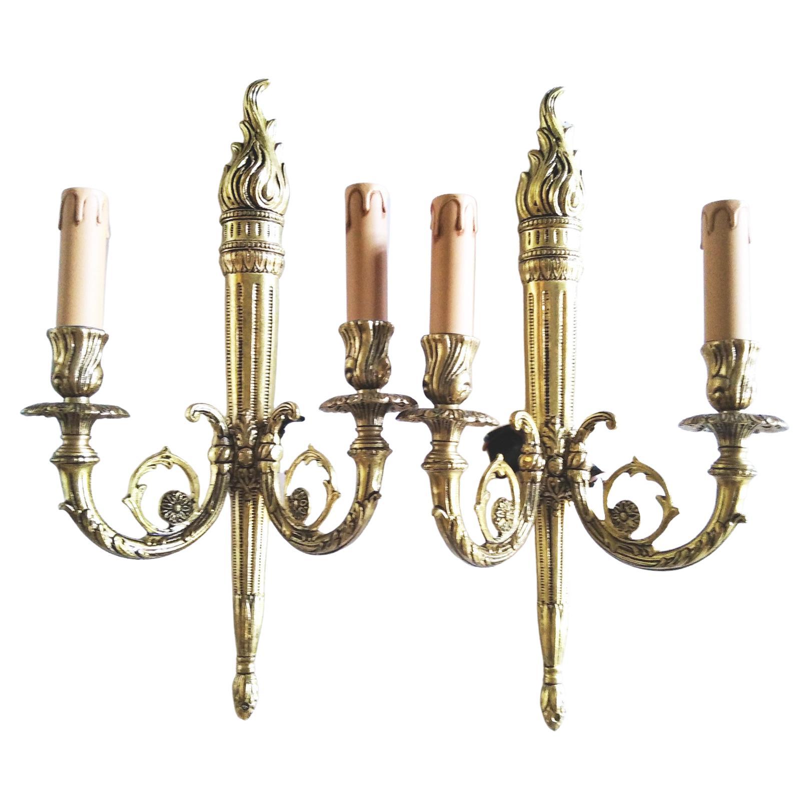 Wall sconces Louis XVI style two-light wall sconces
 bronze or brass.

Very beautiful and elegant sconces


This model of French wall lamps or sconces have illuminated the Grand Hotels and Cafes with French-style decoration in Europe and around the