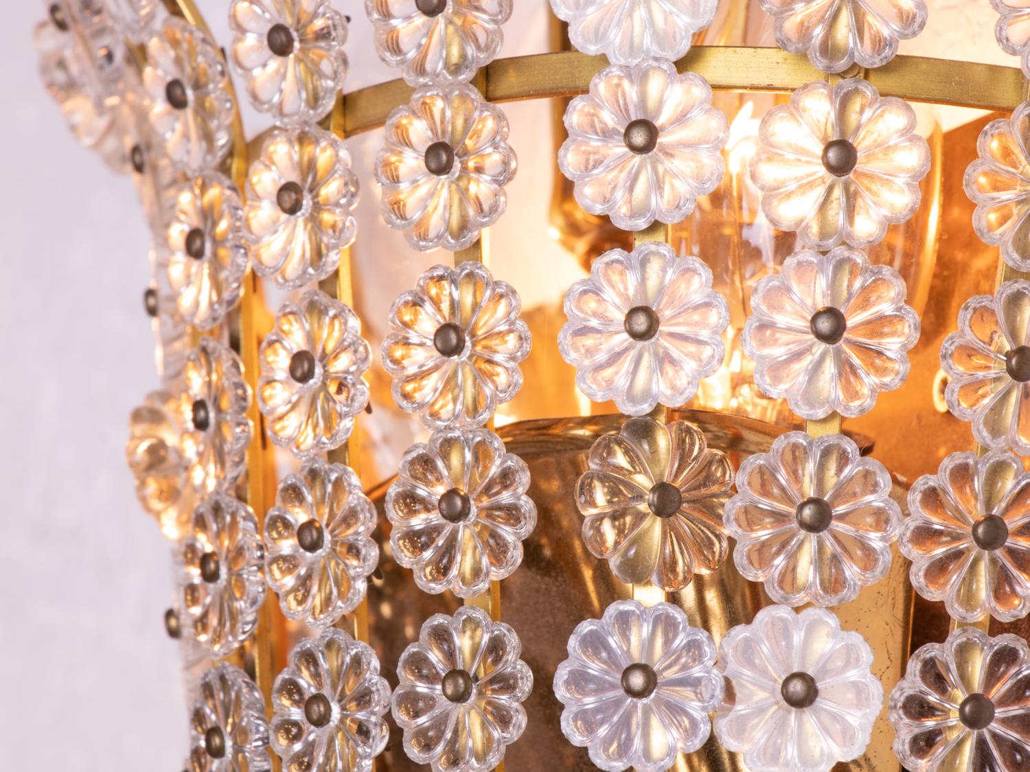 Mid-Century Modern Paire d'appliques avec fleurs en cristal à la manière d'Emil Stejnar, Vienne 1950 en vente