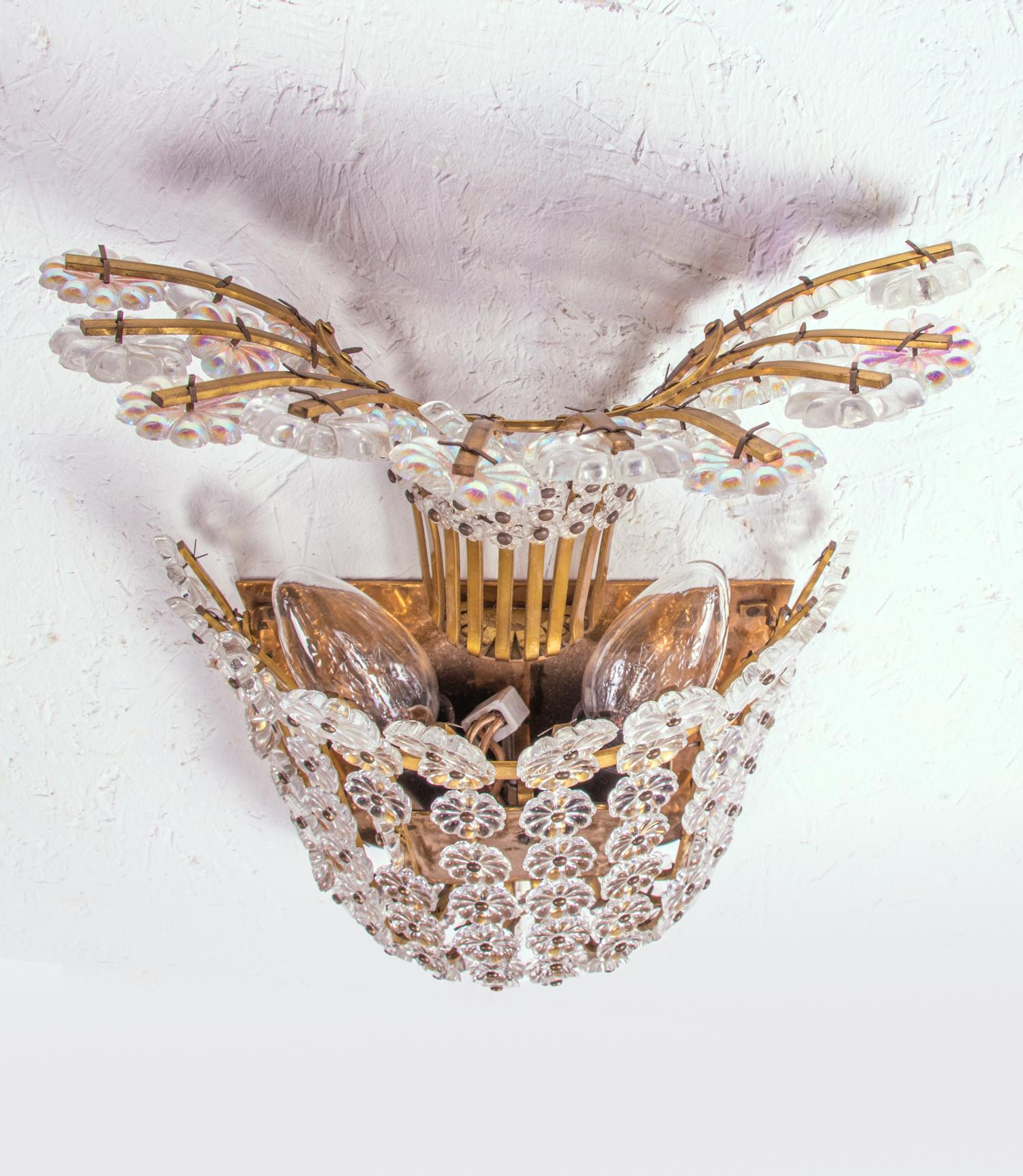 Paire d'appliques avec fleurs en cristal à la manière d'Emil Stejnar, Vienne 1950 en vente 1