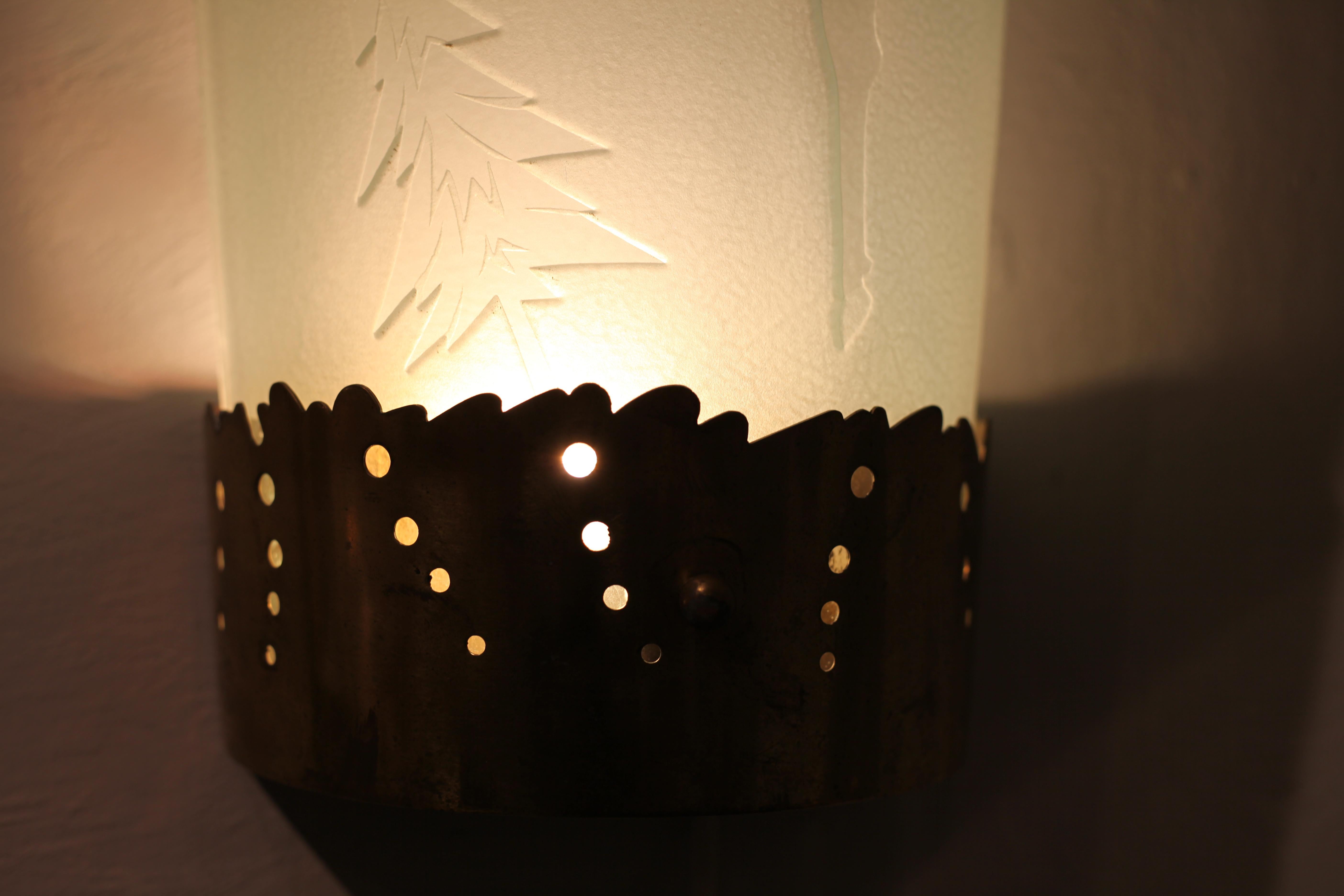 Focaccine da parete, una coppia in vetro acidato con decoro di cervo, attr. Glössner Moderno Svedese in vendita 5