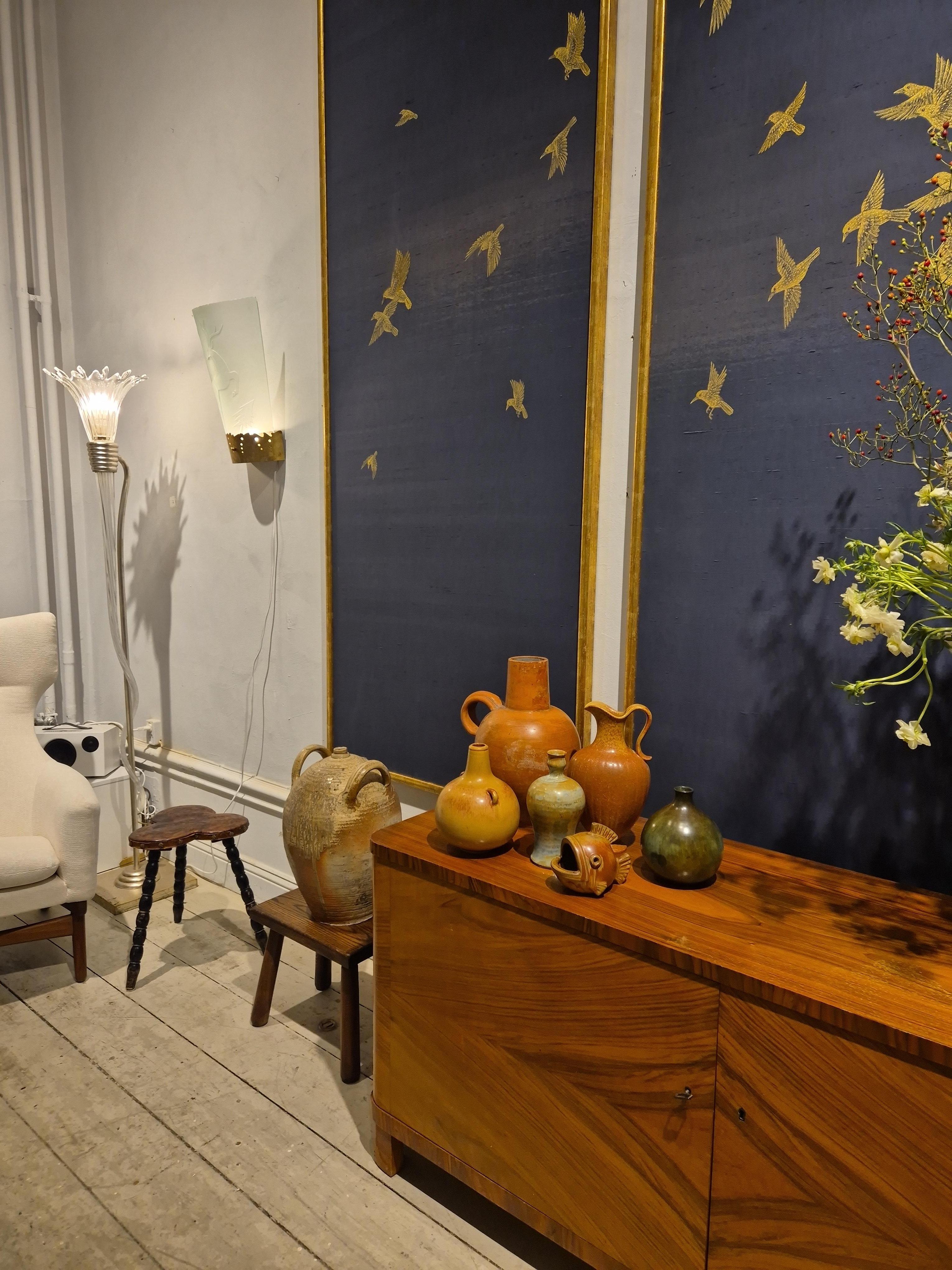 Focaccine da parete, una coppia in vetro acidato con decoro di cervo, attr. Glössner Moderno Svedese In condizioni buone in vendita a Stockholm, SE