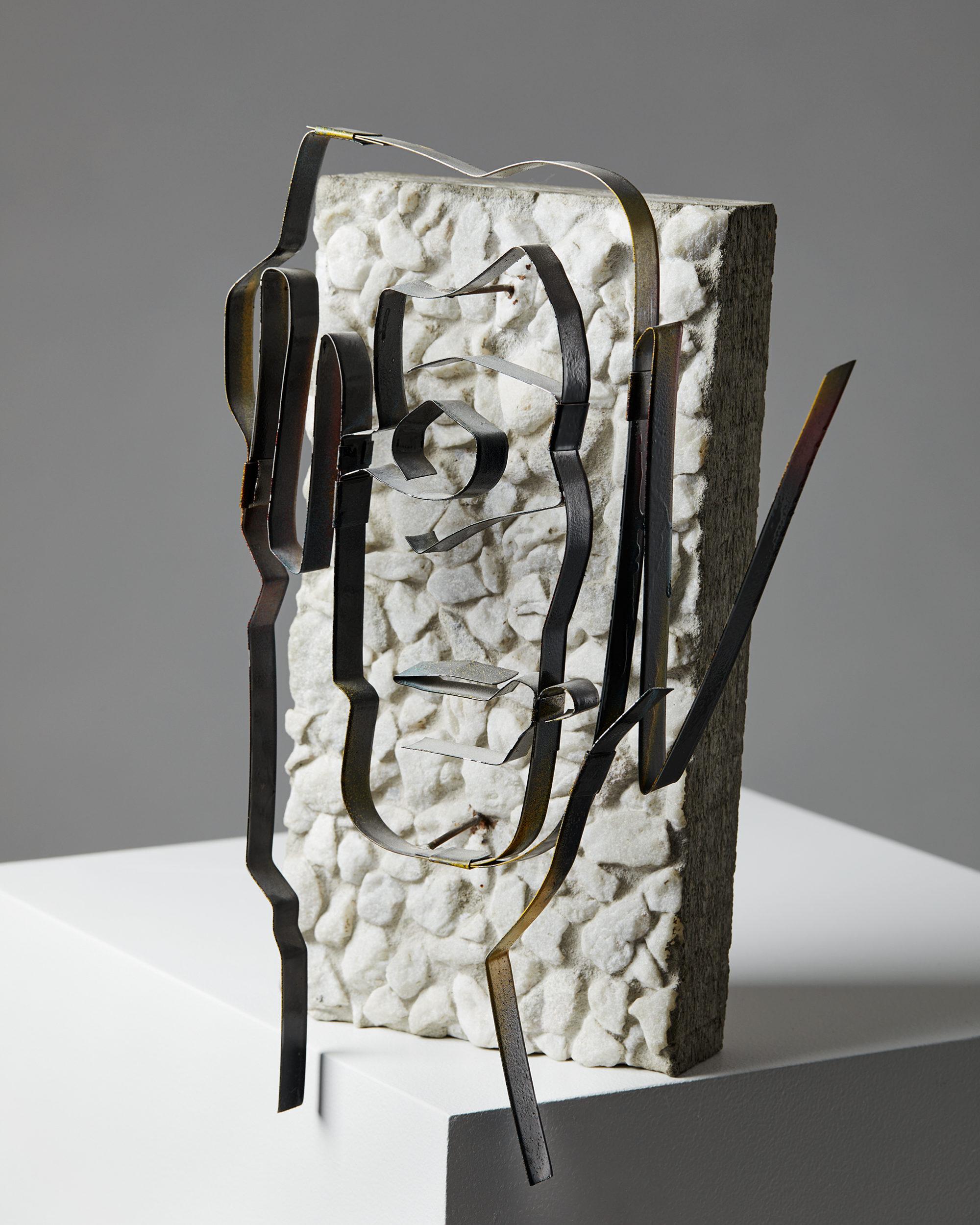 Wall sculpture face in relief designed by Siri Derkert, Sweden. 1966.
Made from lacquered metal offset and concrete inlayed with pebbles.

Measures: H: 34.5 cm / 13 1/2