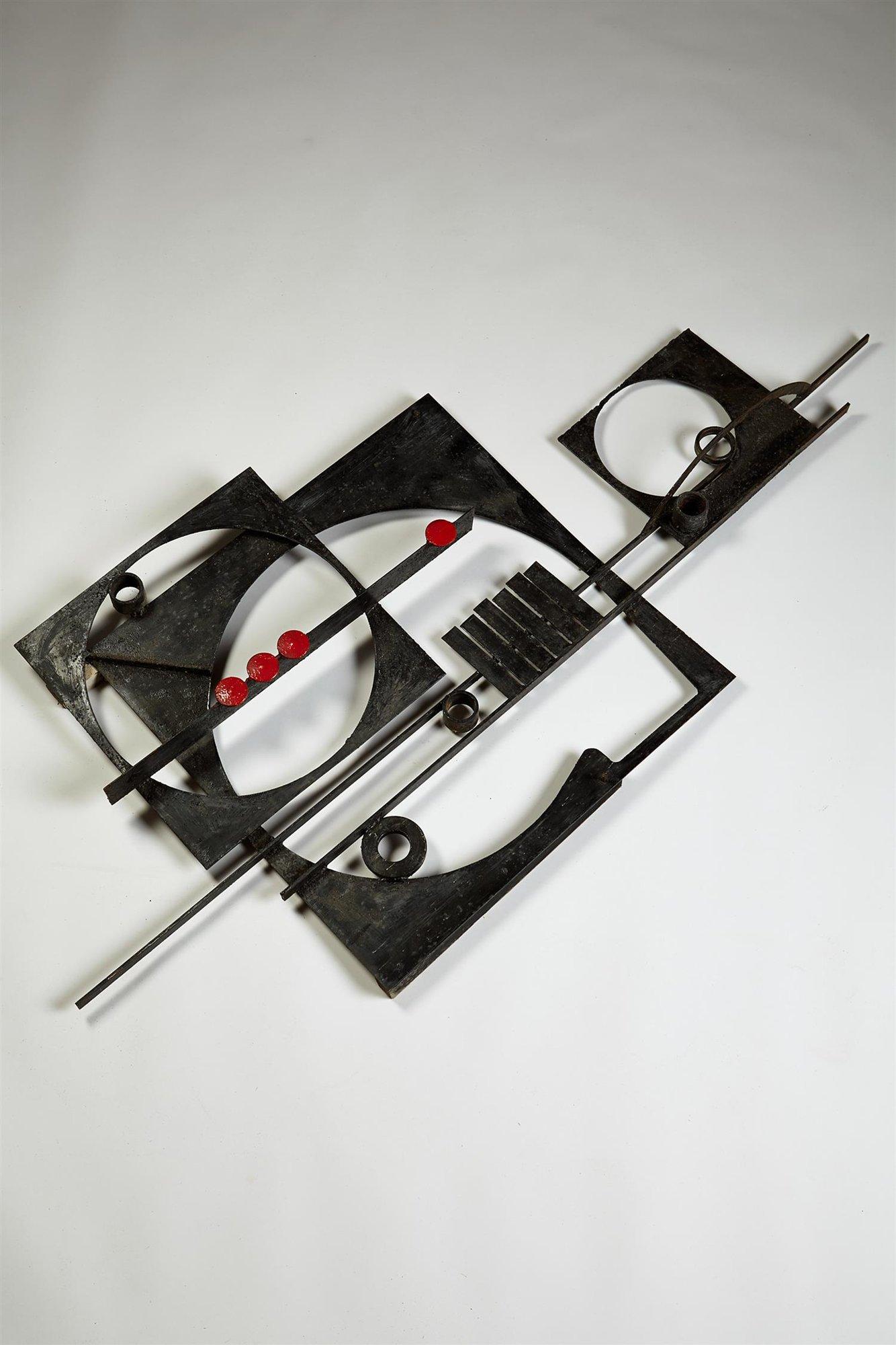 Wall sculpture designed by Jörgen Larsen,
Denmark. 1970's.

Forged iron.

Measurements:
L: 182 cm/ 5' 11 1/2''
H: 84 cm/ 33 1/2''
D: 14 cm/ 5 1/2''