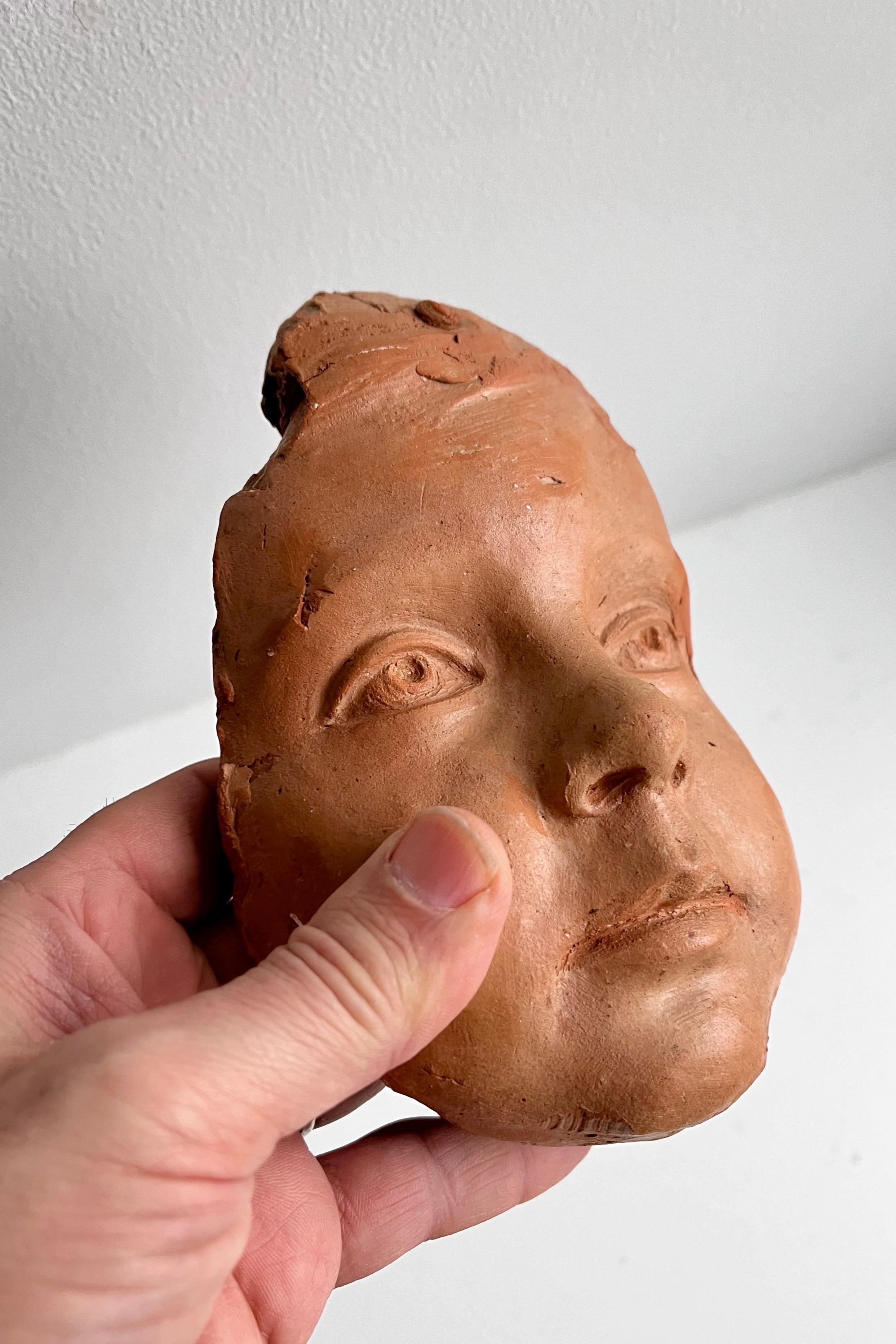 Scultura da parete con volto di bambino dell'artista Eugene Canneel, Belgio in vendita 4
