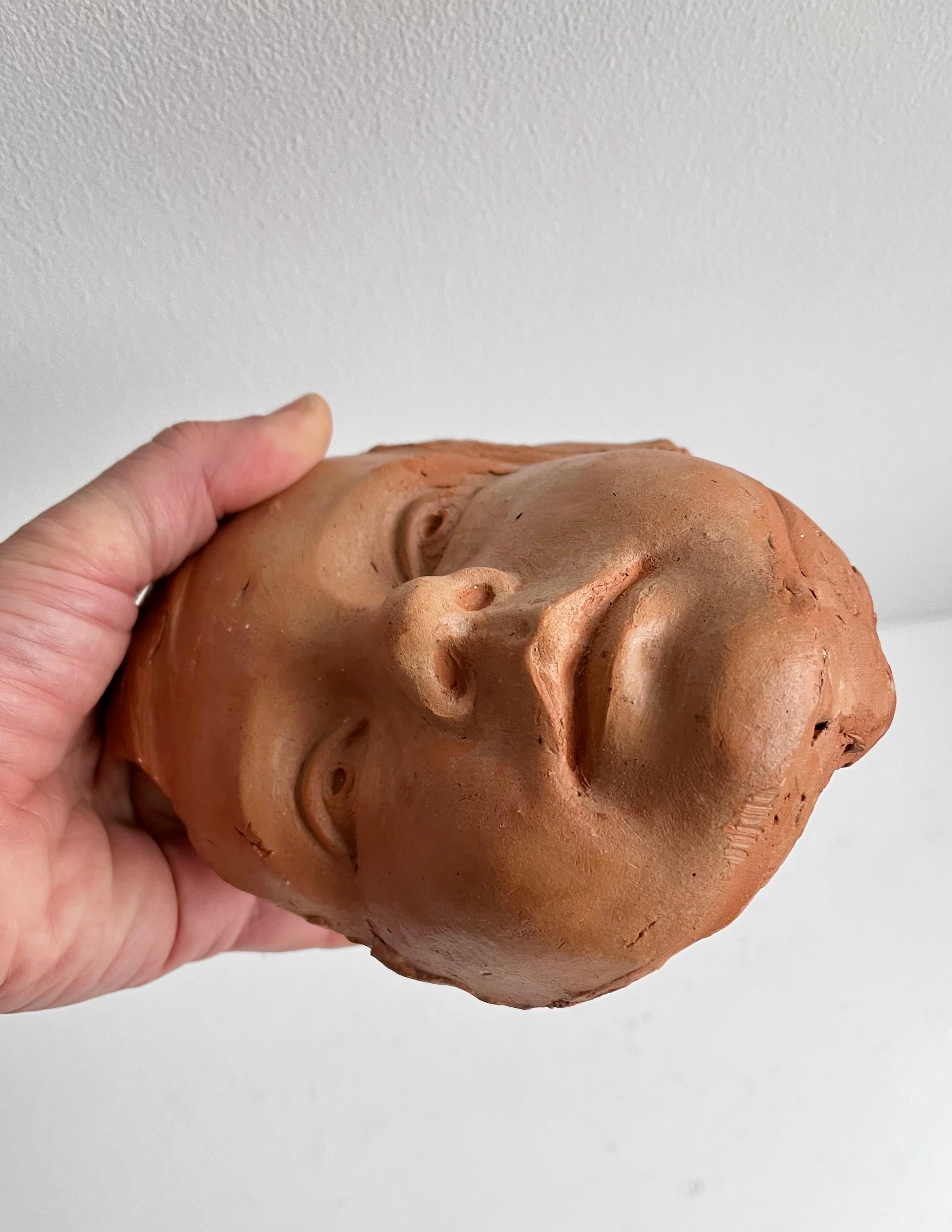 Scultura da parete con volto di bambino dell'artista Eugene Canneel, Belgio in vendita 5