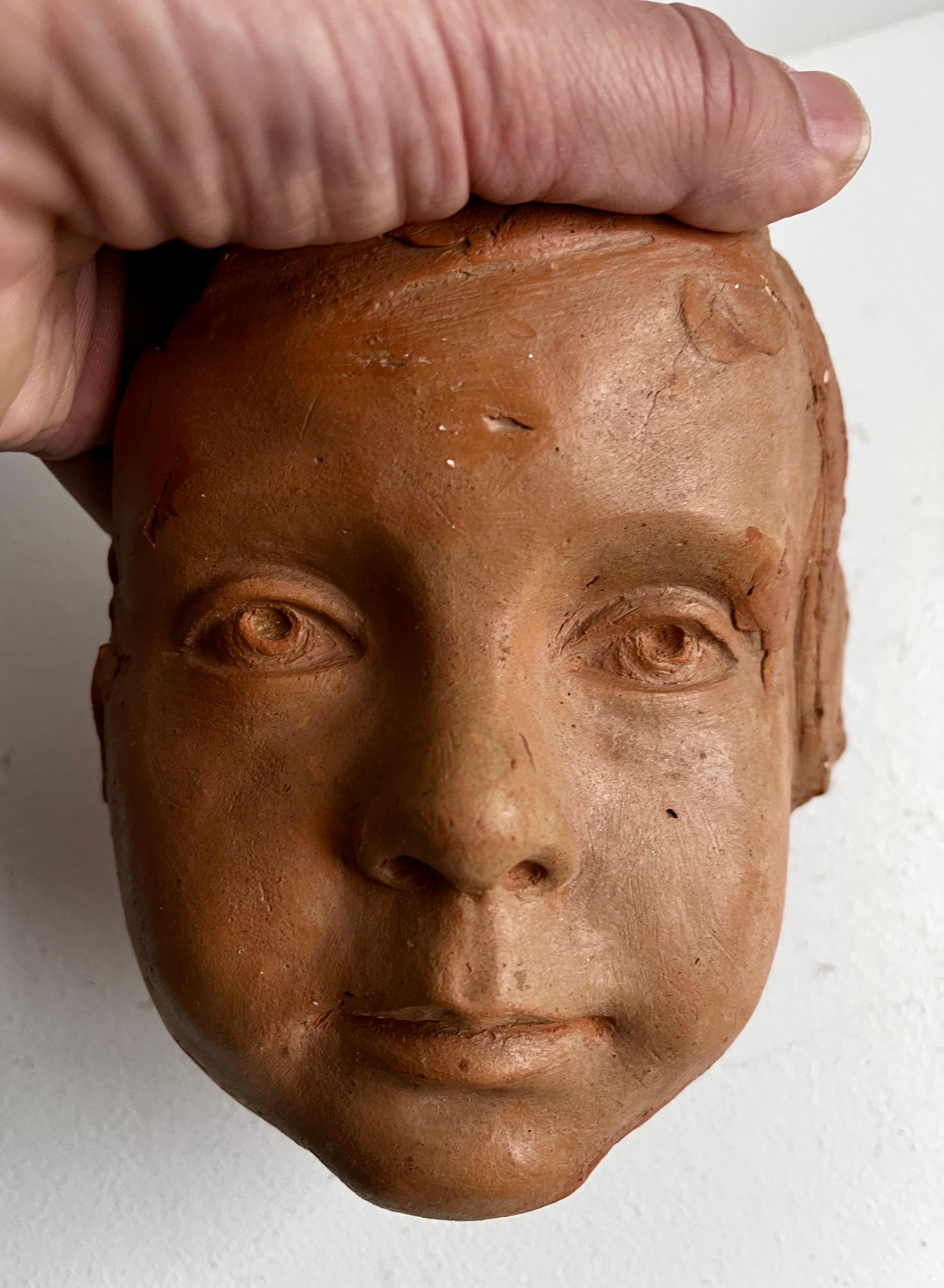 Scultura da parete con volto di bambino dell'artista Eugene Canneel, Belgio in vendita 7