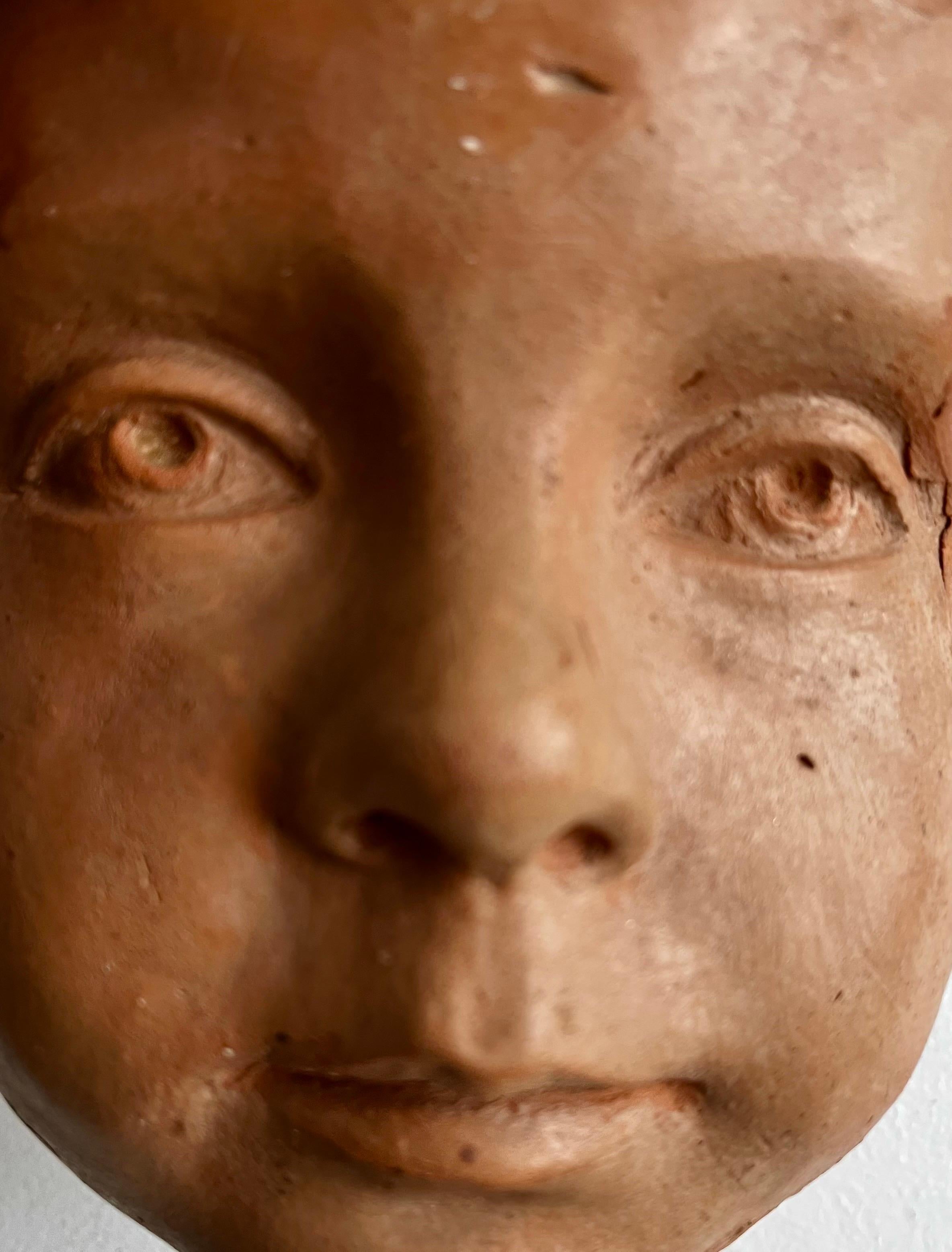 Scultura da parete con volto di bambino dell'artista Eugene Canneel, Belgio In condizioni buone in vendita a Philadelphia, PA