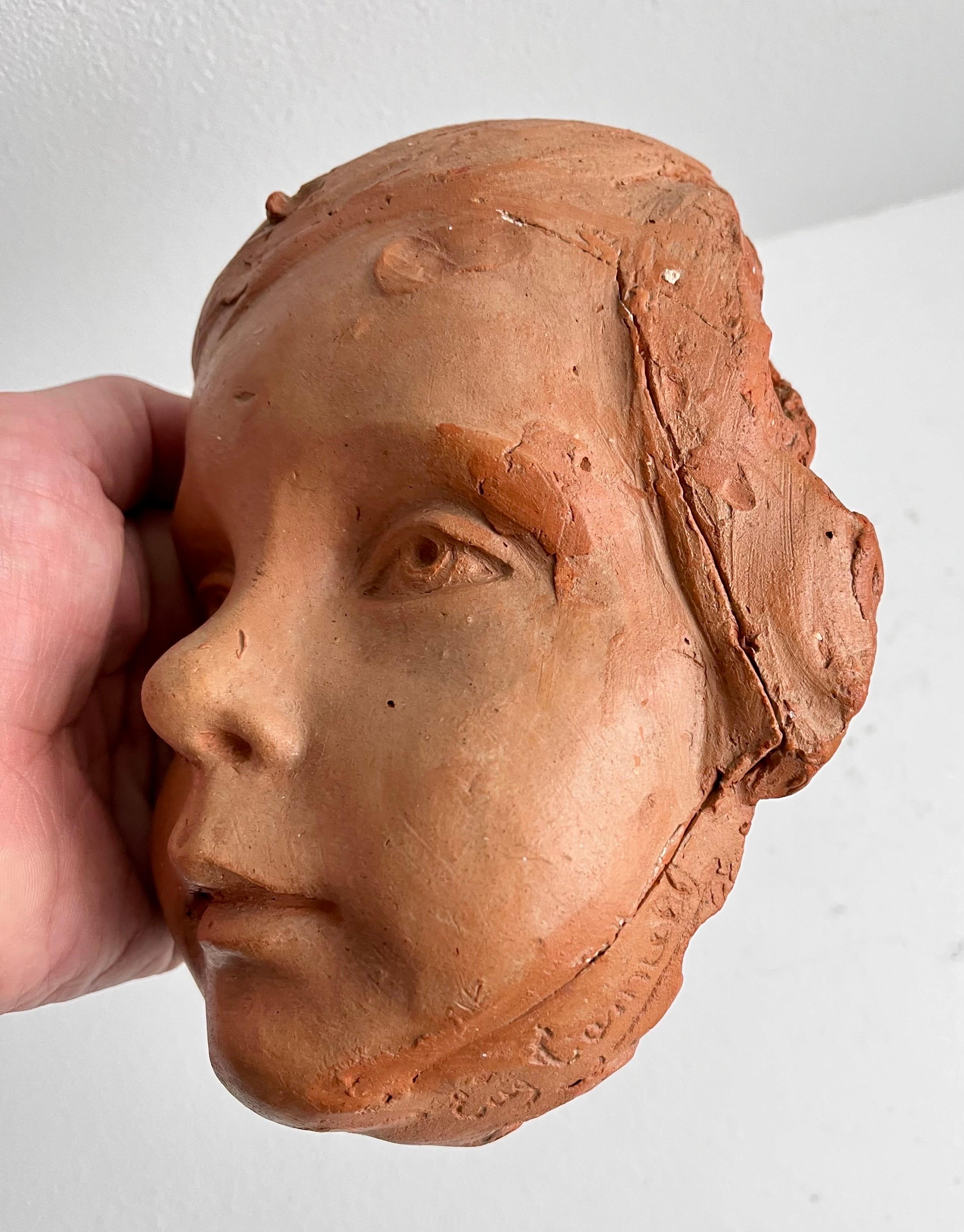 Argilla Scultura da parete con volto di bambino dell'artista Eugene Canneel, Belgio in vendita