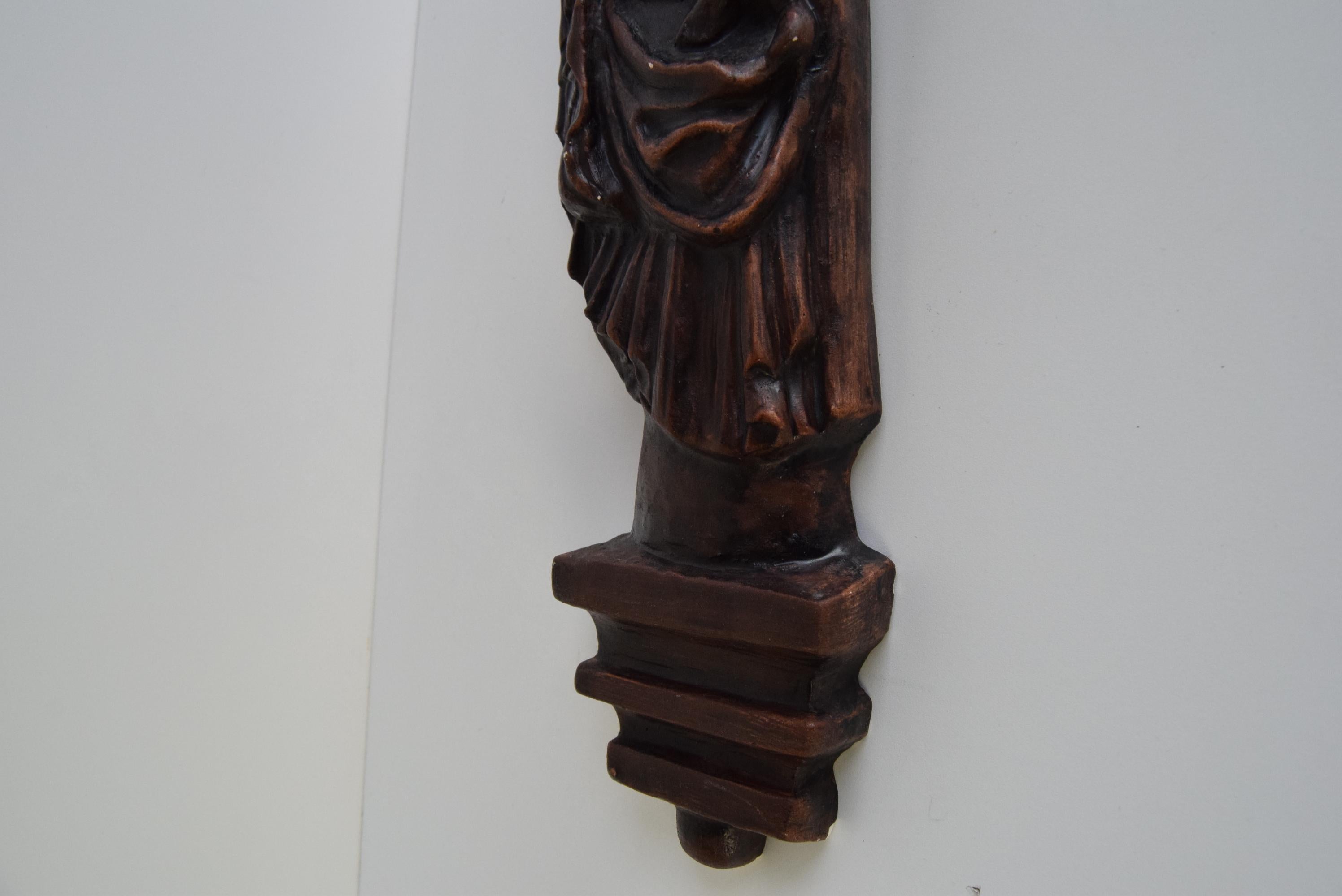 Scultura murale della Madonna con Bambino, 1930 circa in vendita 2