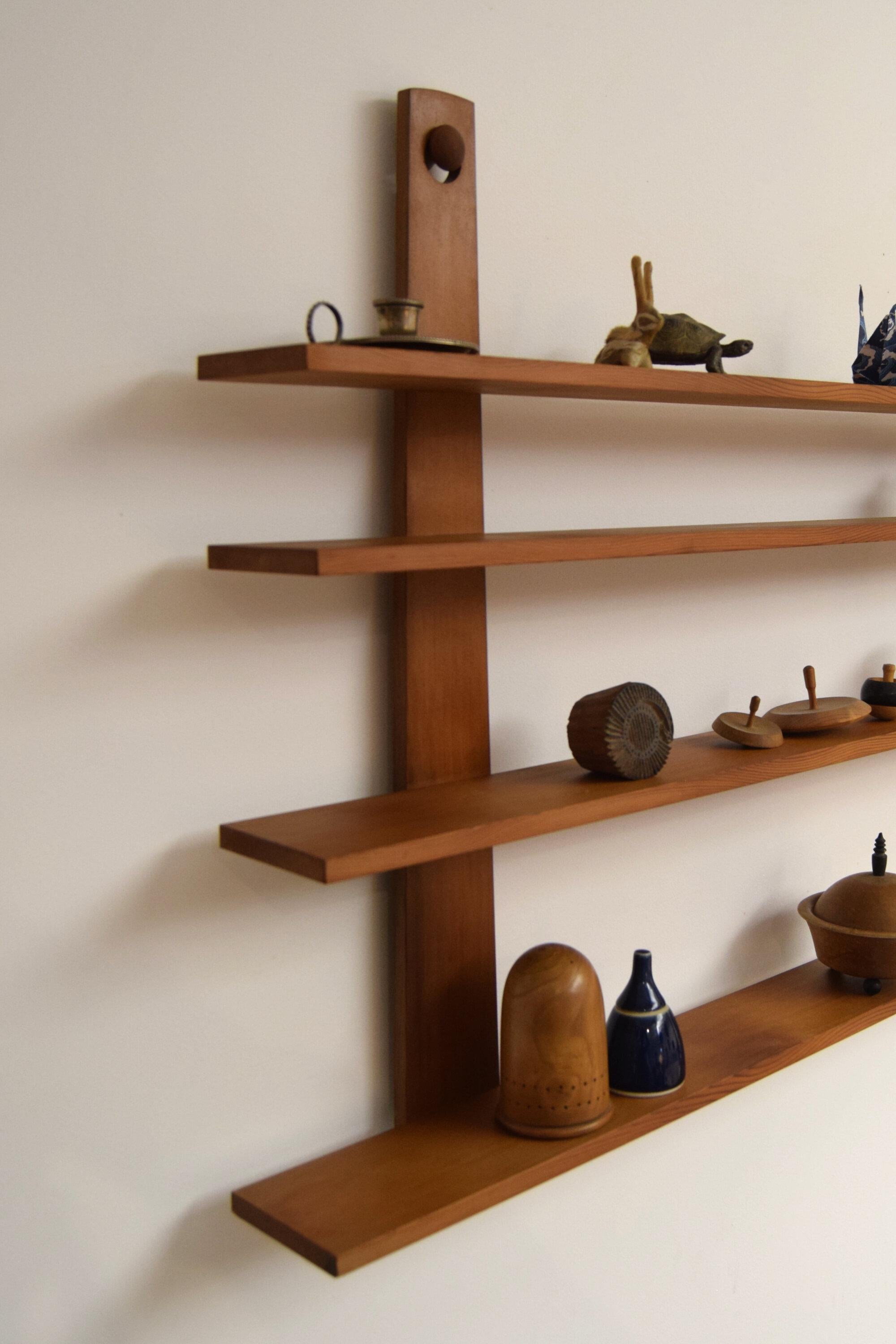 Estantería de pared artesanal de madera maciza Hecho a mano en venta