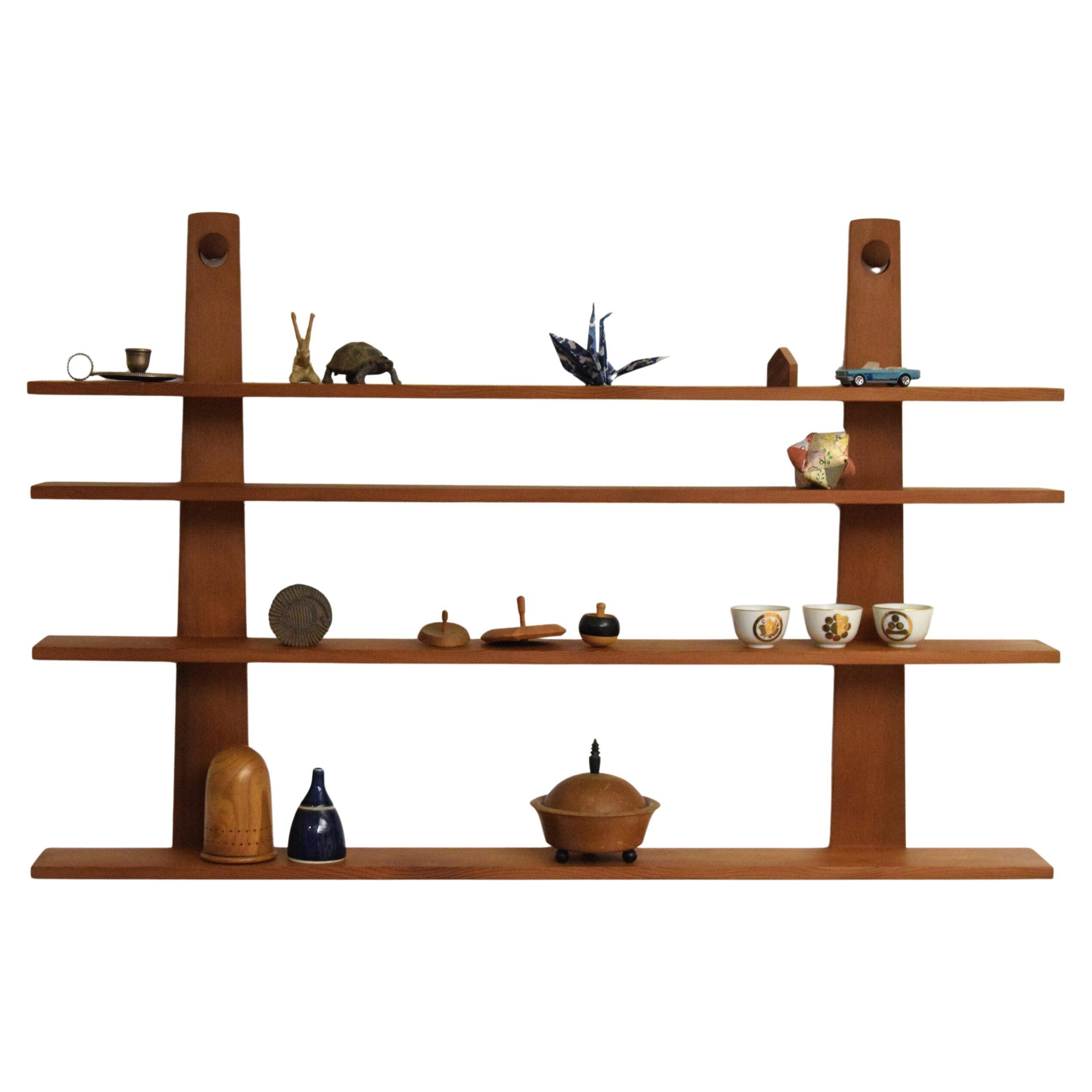 Handcrafted Wandregal aus Massivholz