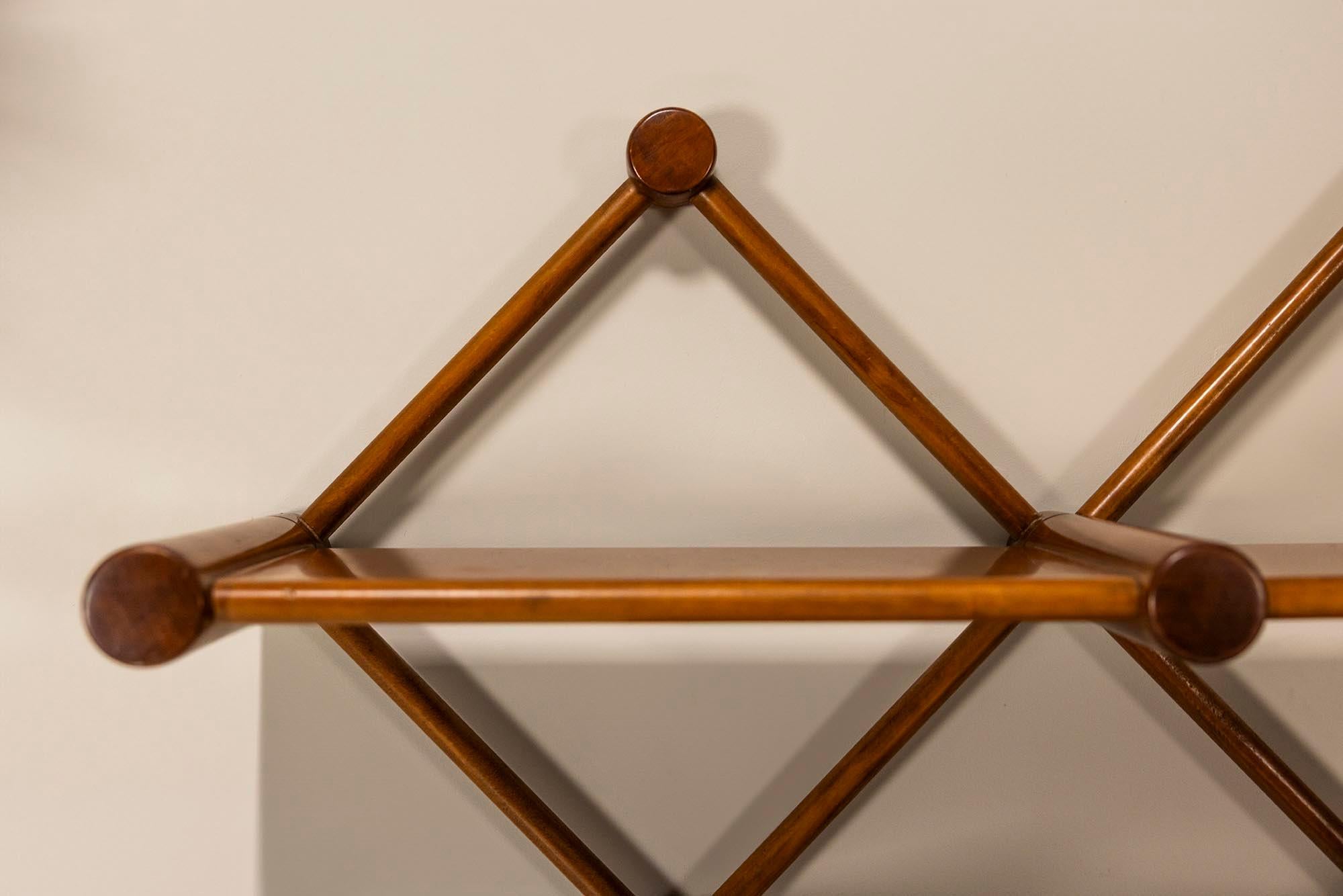 Estantería de pared con mesa auxiliar de acompañamiento en nogal, Italia Años 60 mediados del siglo XX en venta