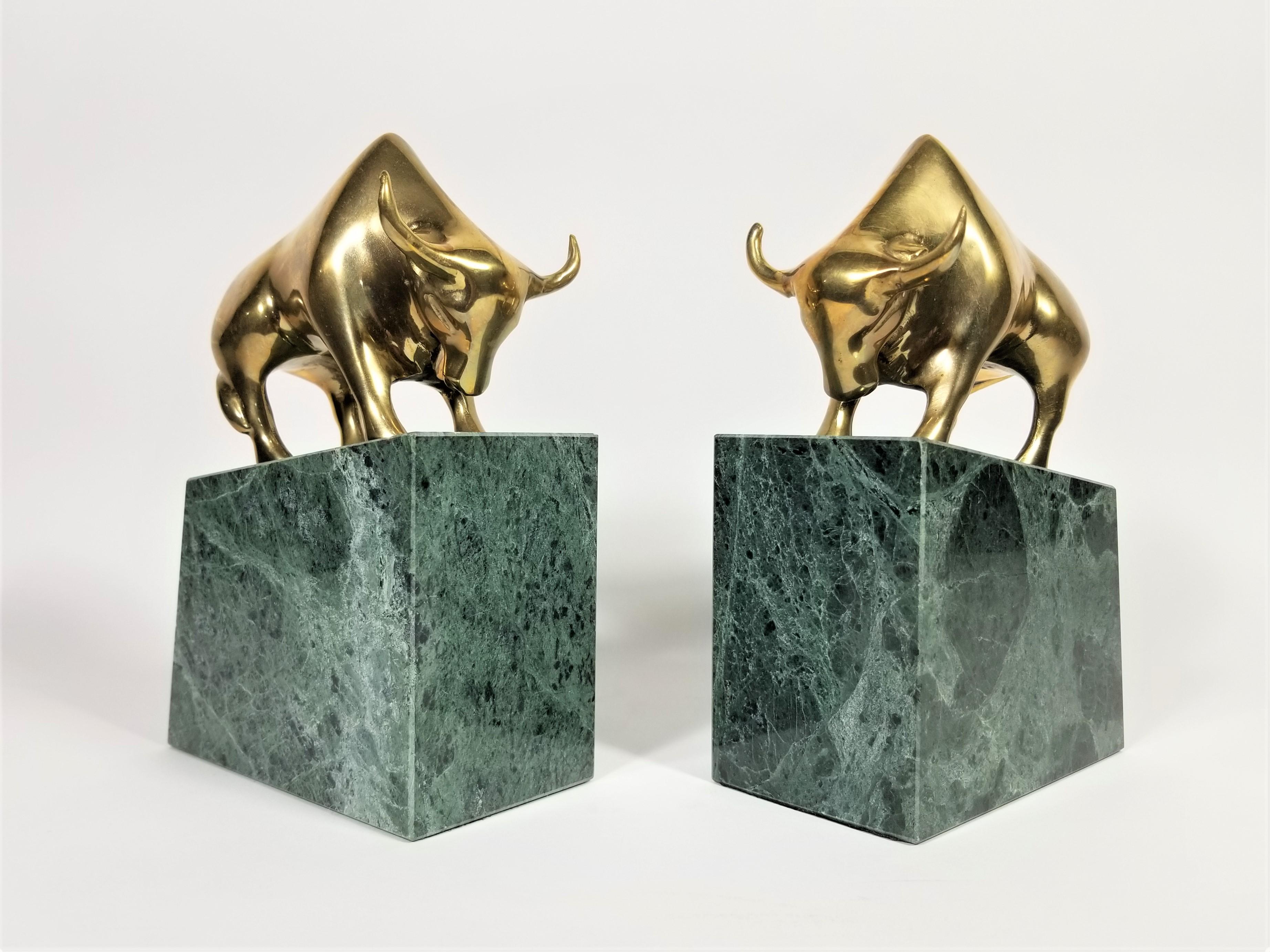 Wall Street Bookends Green Marble with Brass Bulls  In Excellent Condition For Sale In New York, NY
