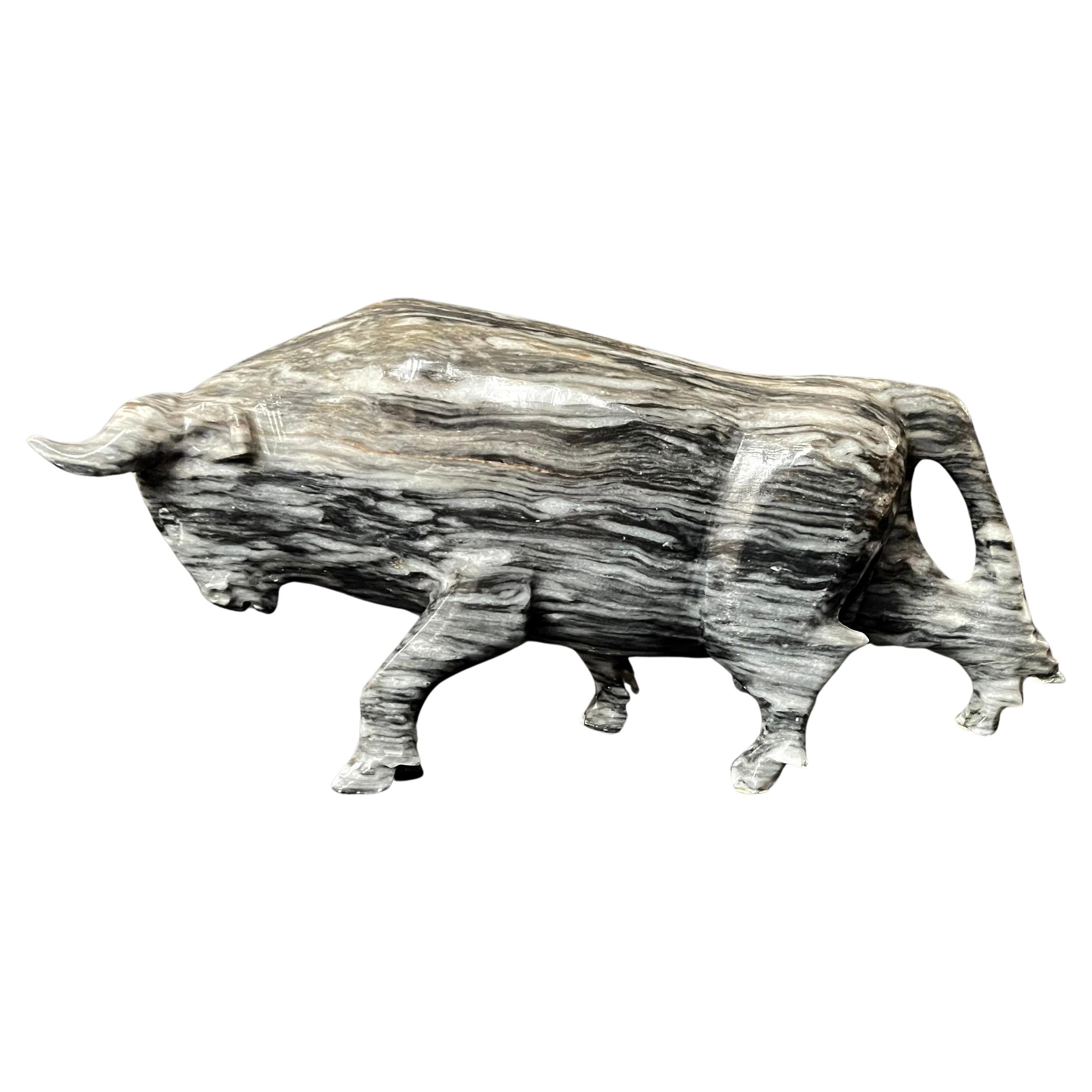 Sculpture de taureau de Wall Street en vente