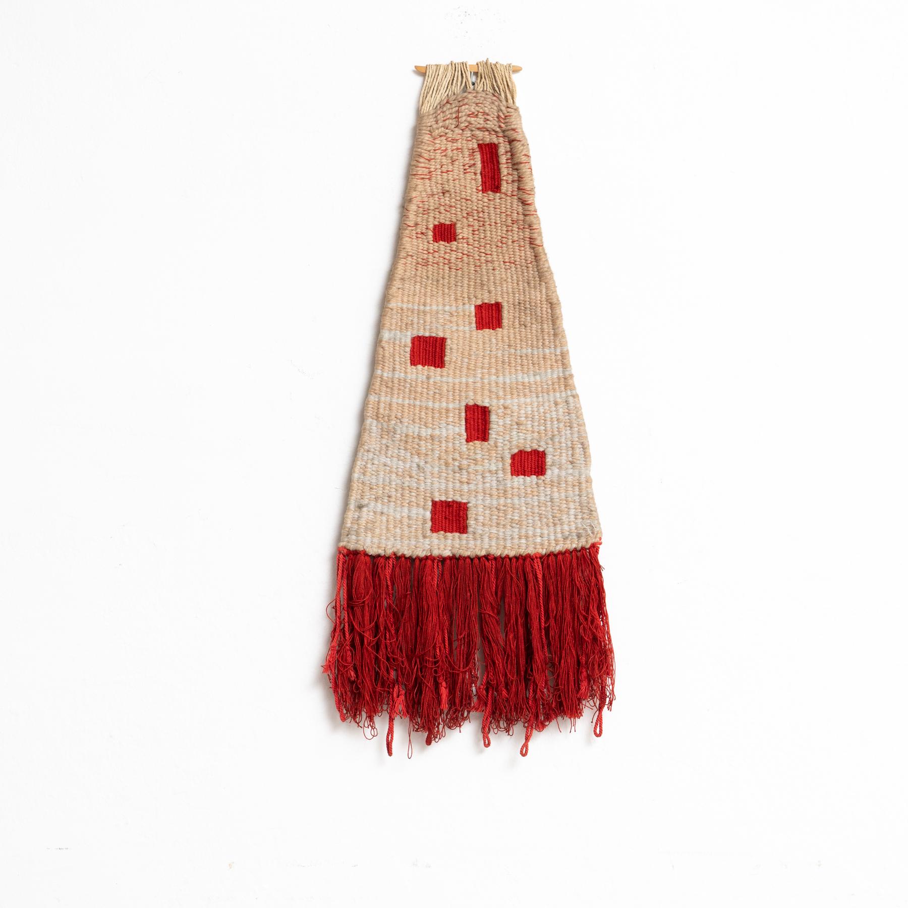 Wall Tapestry – Geometric Composition from the 70s

This wall tapestry, crafted in France around 1970 by an unknown artist, is an impressive textile work of art that stands out for its exceptional craftsmanship and vibrant geometric composition. Its