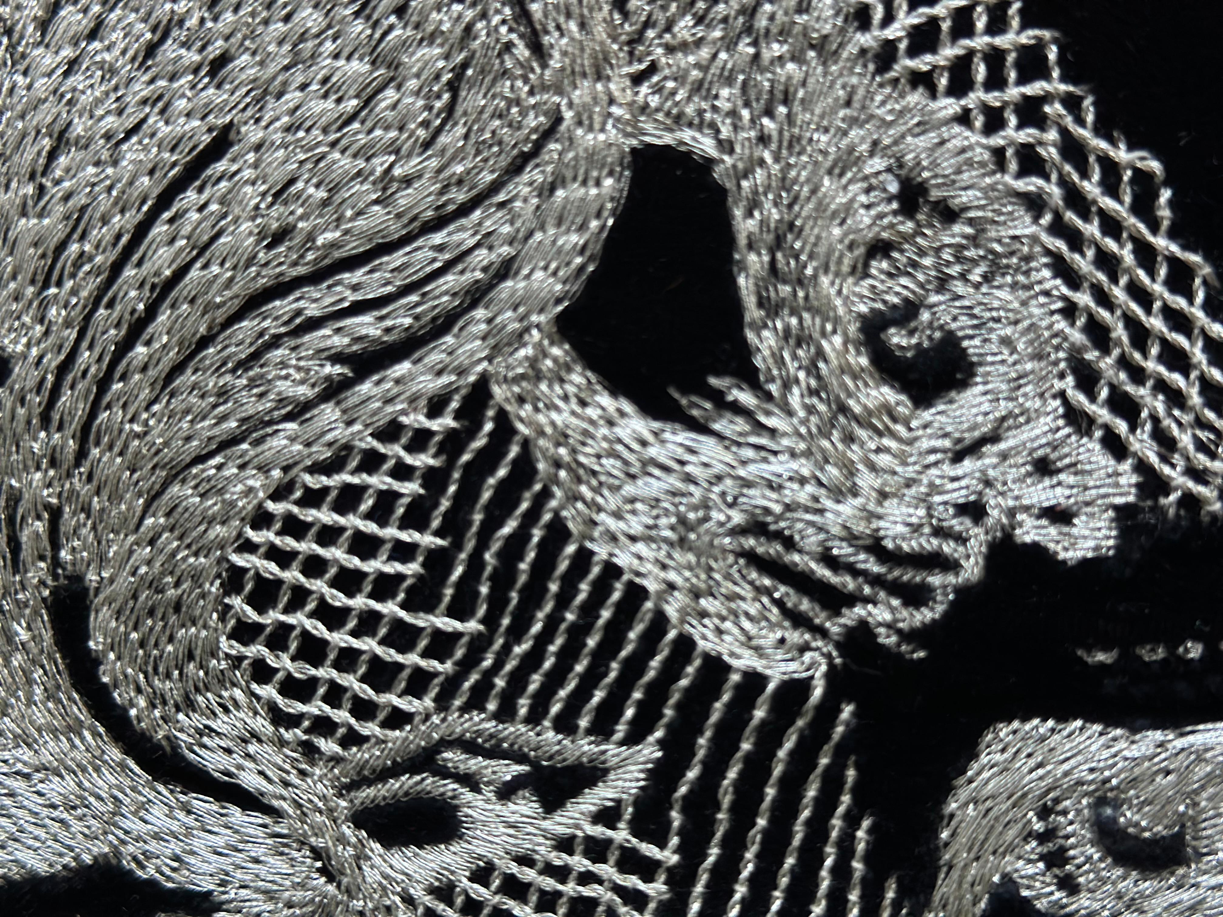 Wandteppich Silberne Stickerei, nach Meister und Margarita von Michael Bulgakov im Angebot 3