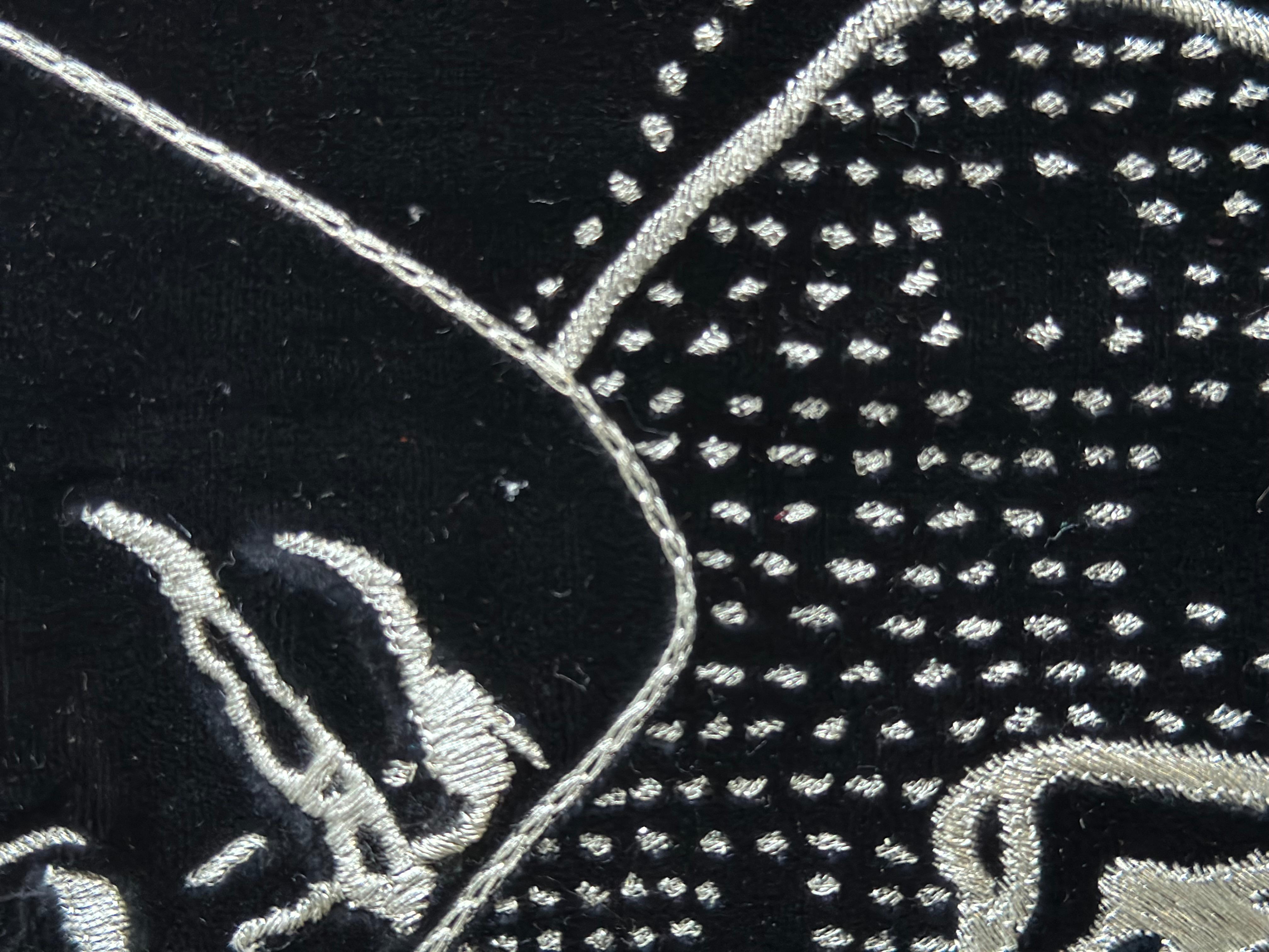 Wandteppich Silberne Stickerei, nach Meister und Margarita von Michael Bulgakov (21. Jahrhundert und zeitgenössisch) im Angebot