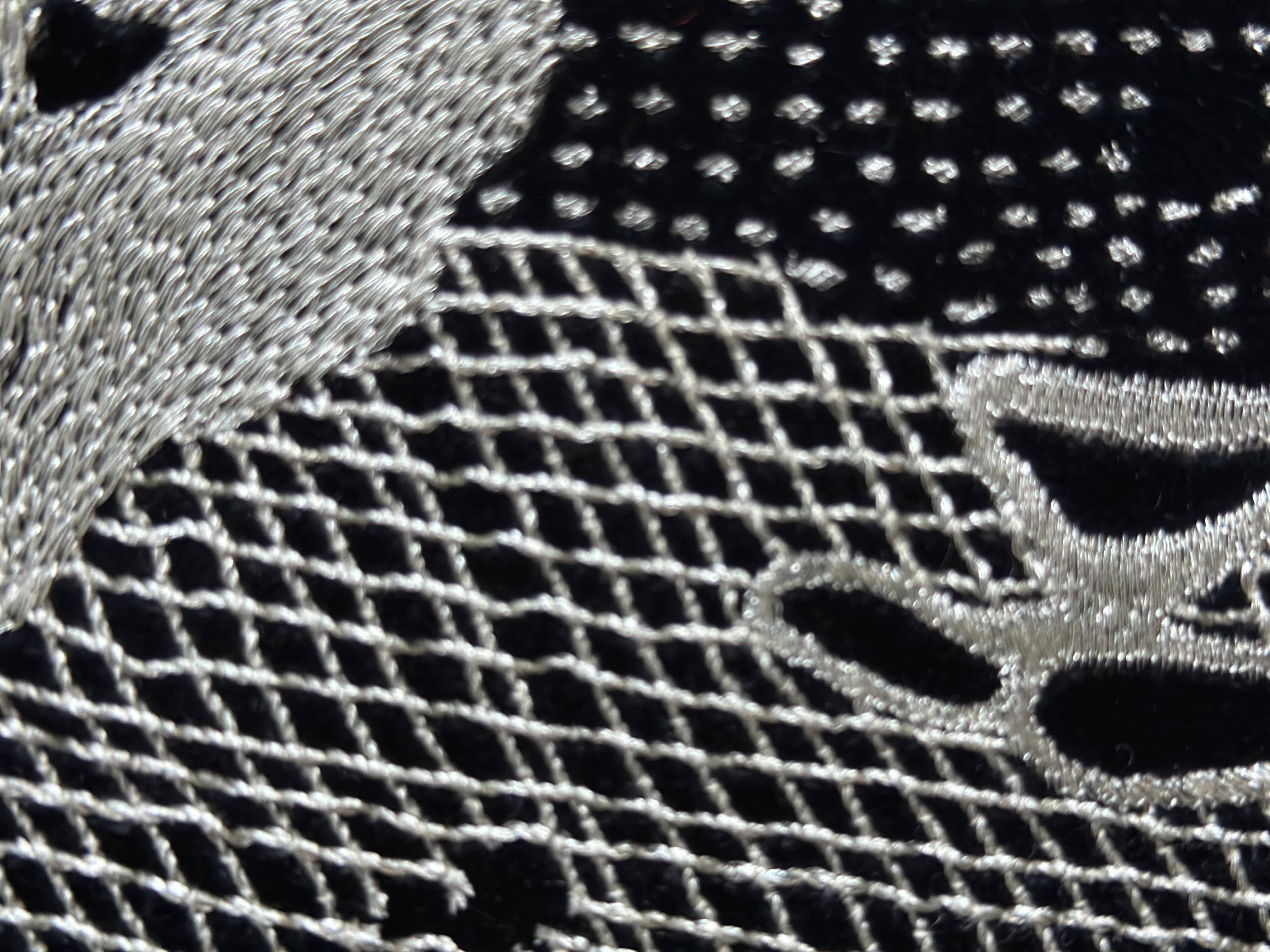 Wandteppich Silberne Stickerei, nach Meister und Margarita von Michael Bulgakov im Angebot 1