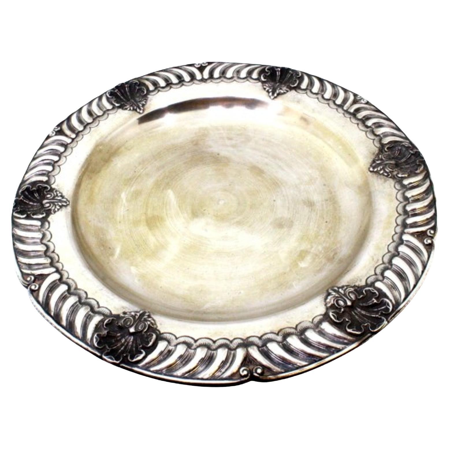 Wall tray in shell-shaped silver with reliefs and applications For Sale