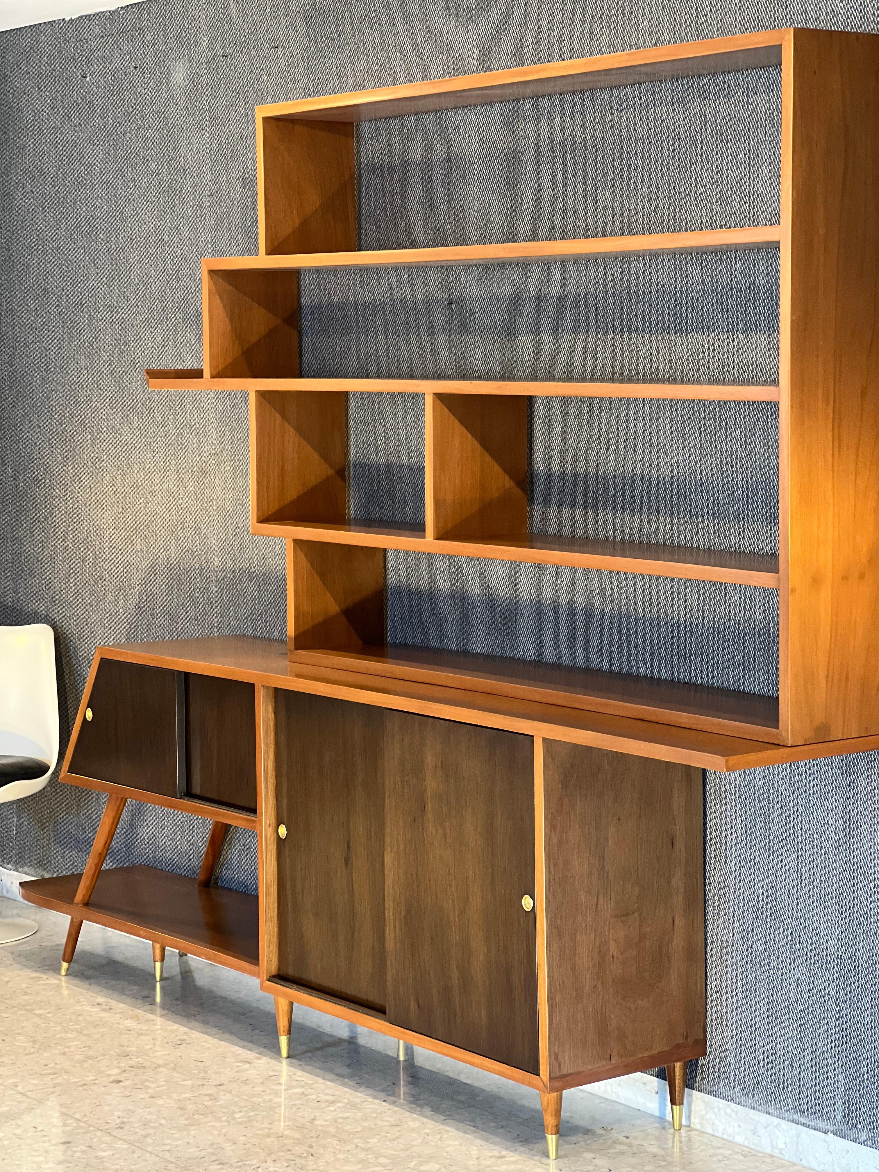 Spectacular wall unit attributed by the Spanish designer and fervent admirer of Gio Ponti who settled in Mexico, Eugenio Escudero. Escudero is cataloged one of the greatest icons of Mexican modernism.
The piece is divided into two and the top part