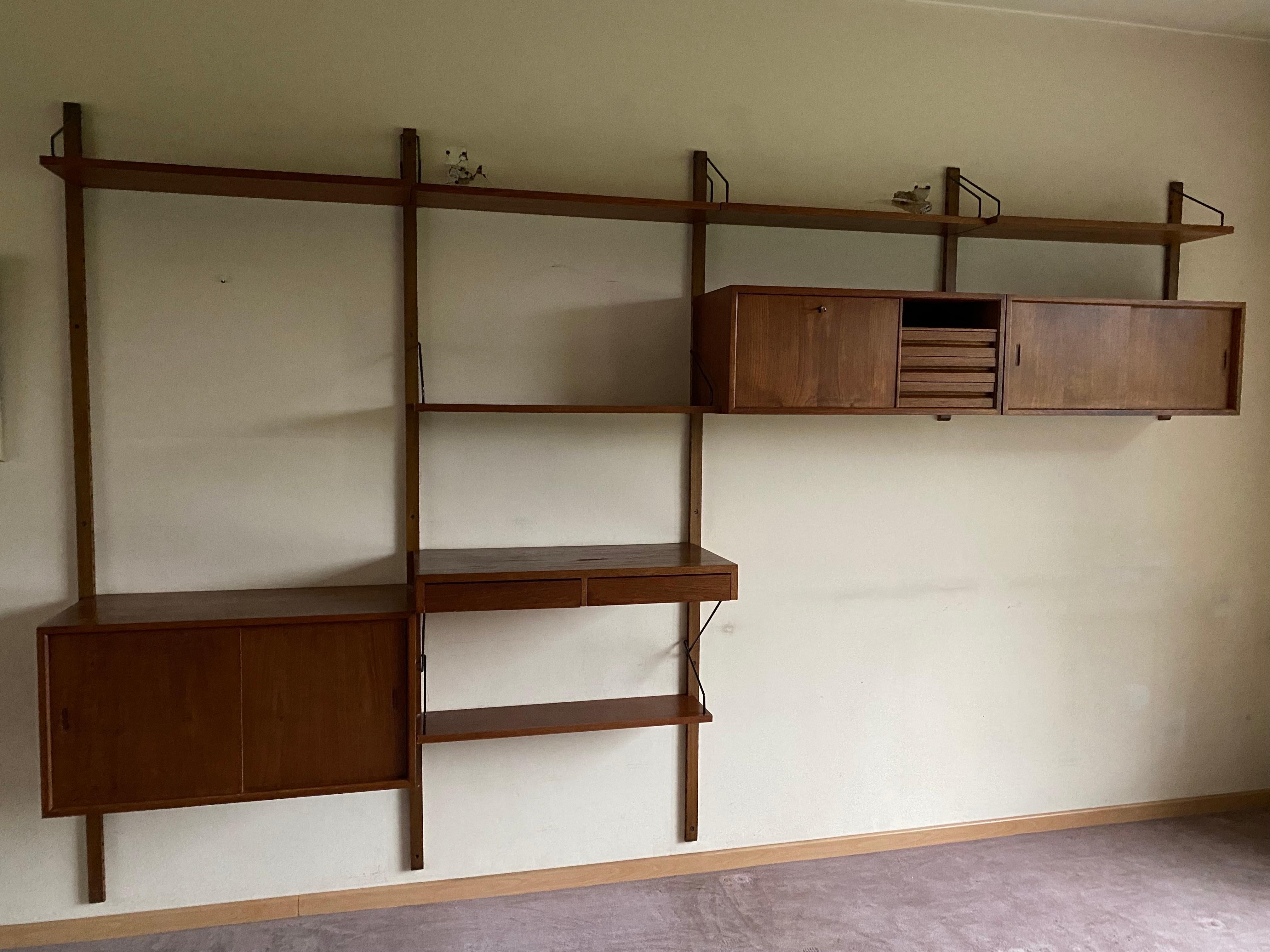 Wall Unit /Book Shelves in Teak, Denmark, 1950s Designed by Poul Cadovius In Good Condition In Antwerp, BE