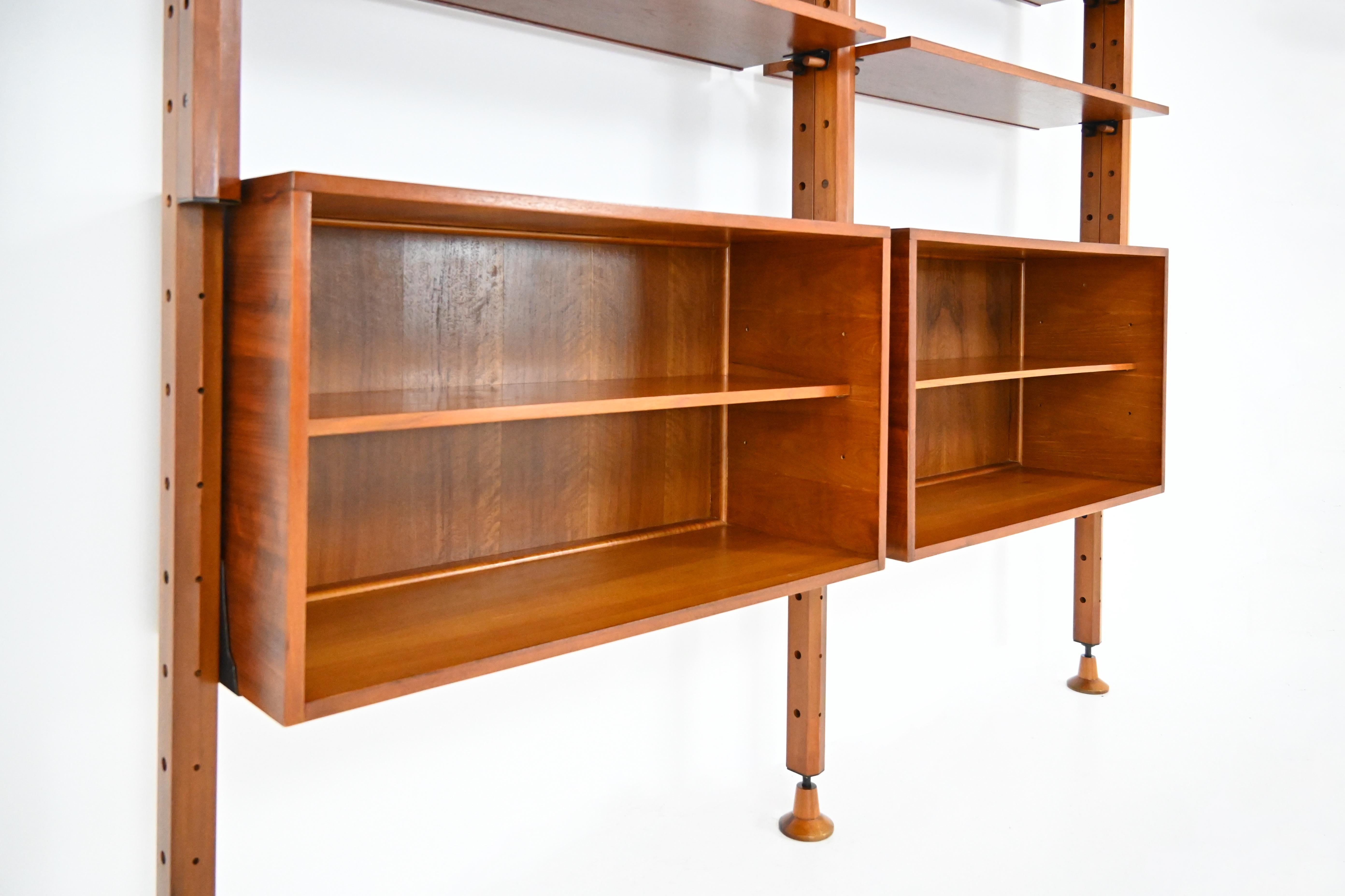 Mid-20th Century Wall Unit by Leonardo Fiori for Isa Bergamo, 1960s For Sale