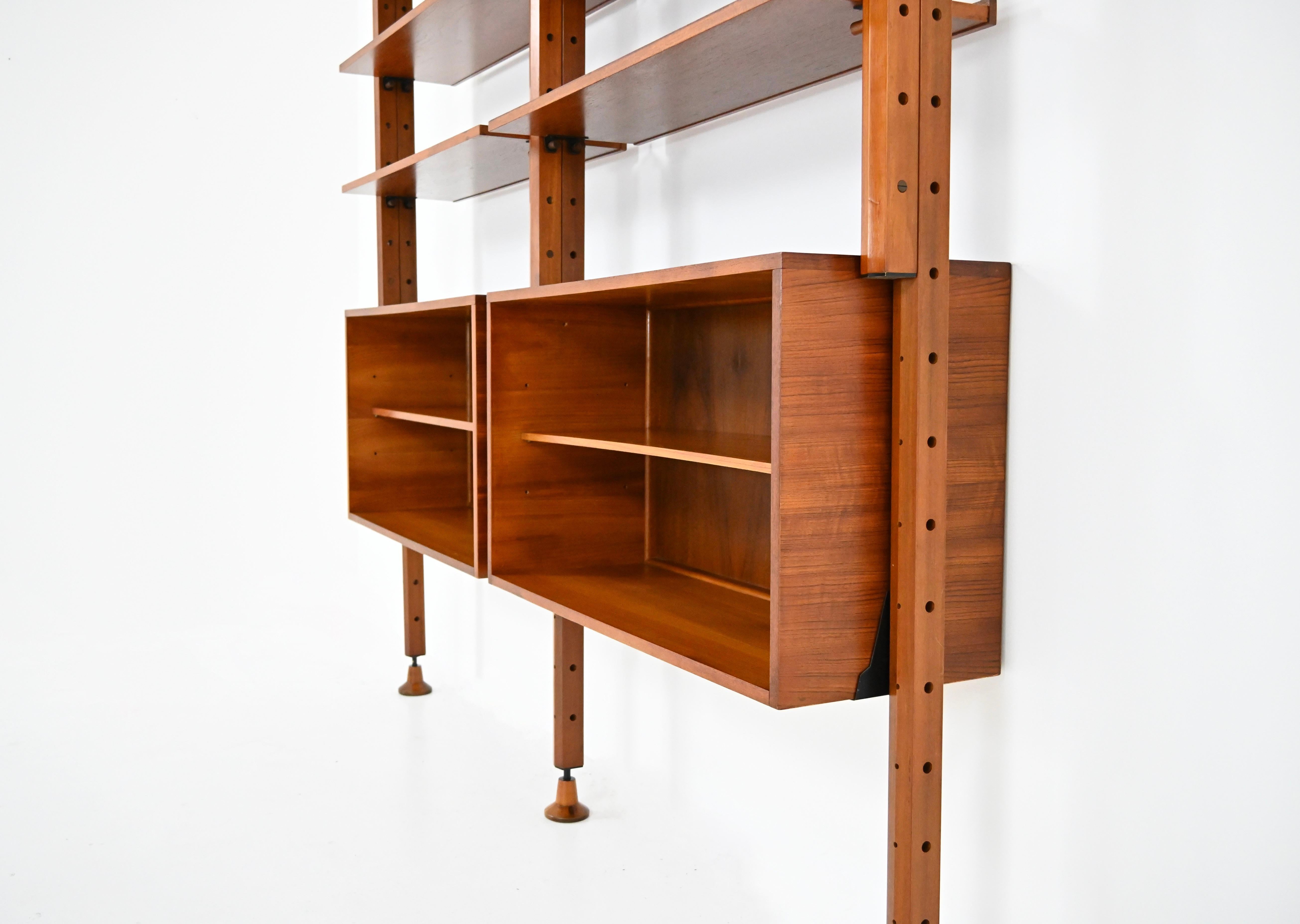 Metal Wall Unit by Leonardo Fiori for Isa Bergamo, 1960s For Sale