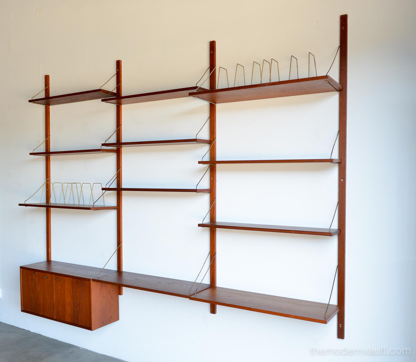 Wall unit by Torbjorn Afdal in teak, circa 1965. Fully adjustable and customizable with locking cabinet and two keys, two large desk shelves, two magazine or book shelves with diverse and 7 smaller shelves. Measures 106