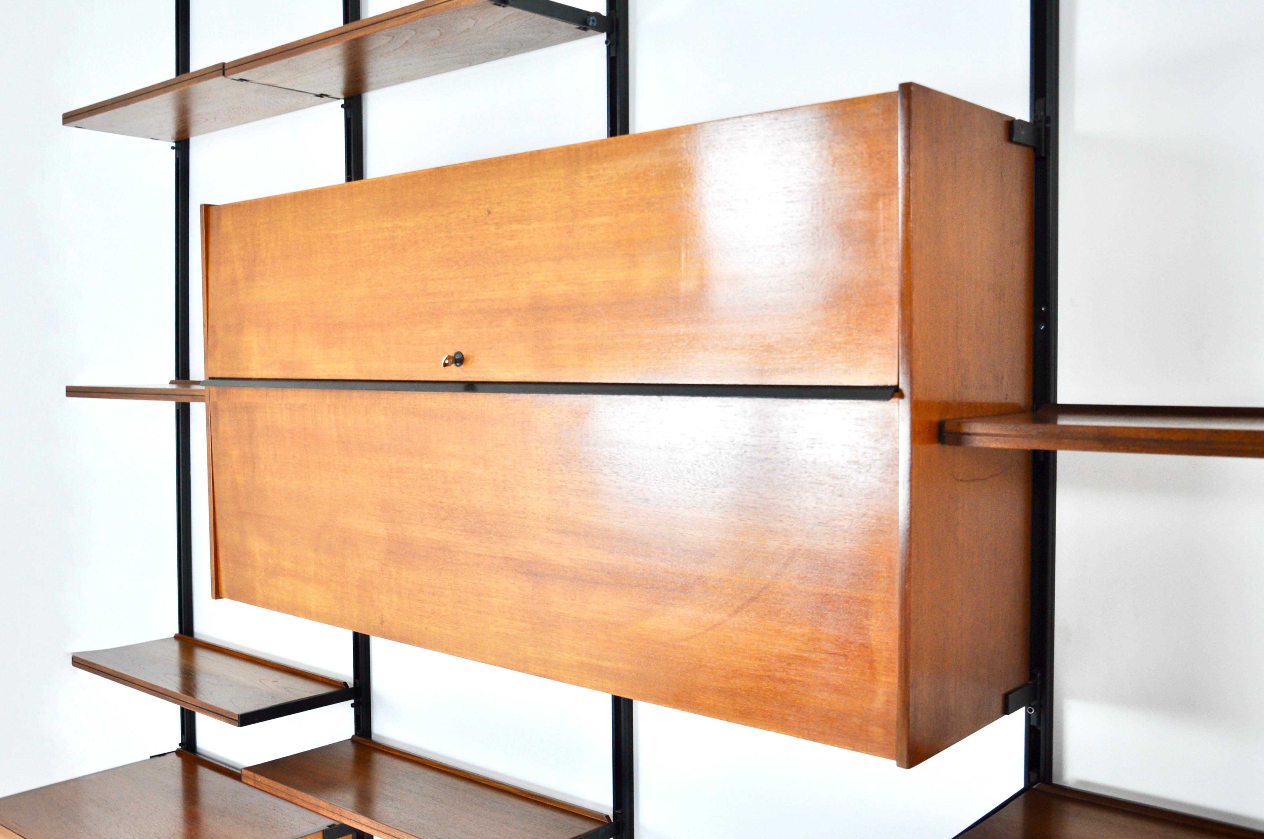 Mid-20th Century Wall unit E22 by Osvaldo Borsani for Tecno, 1950s