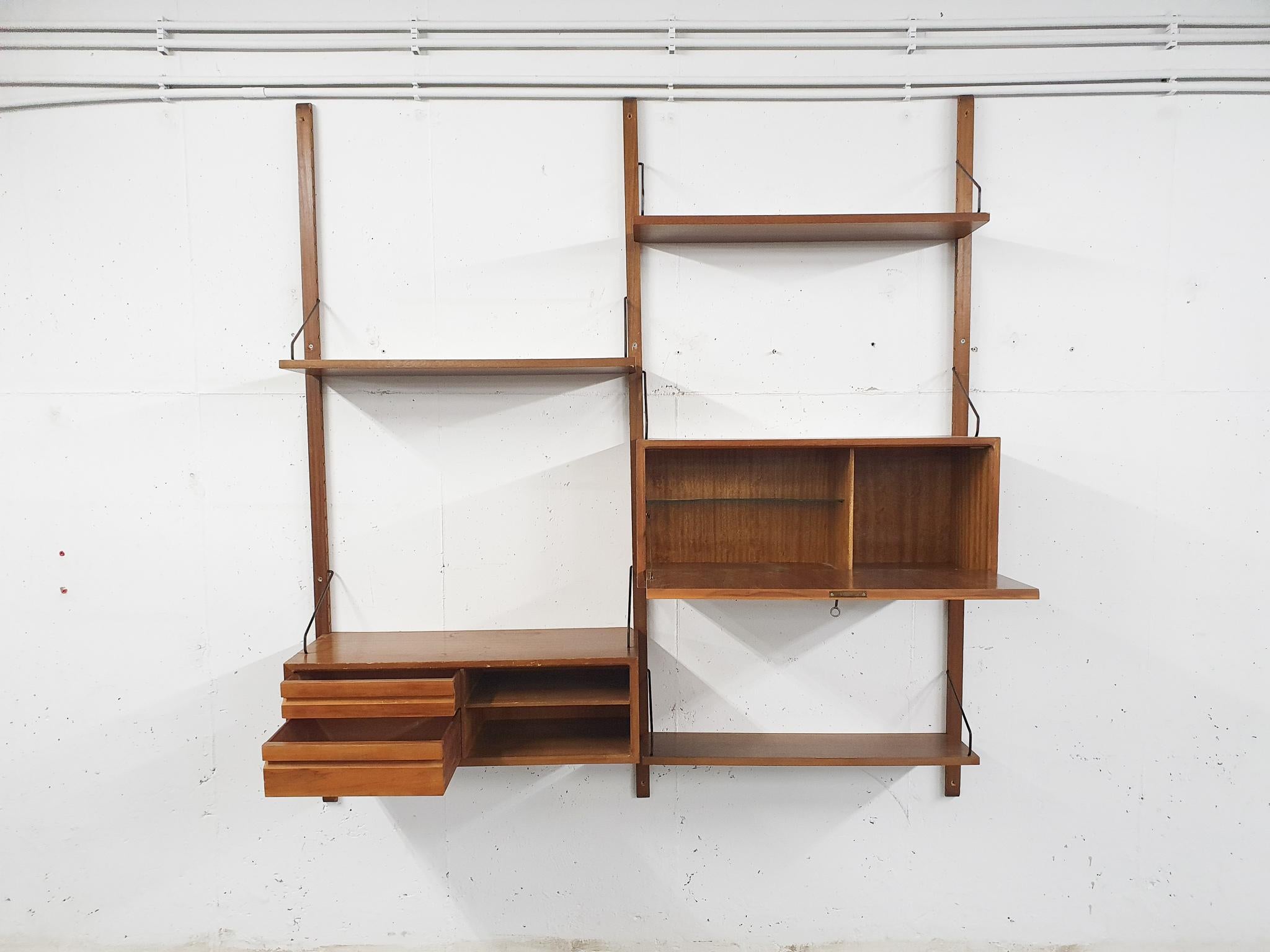 Wall Unit in Elmwood by Poul Cadovius for Royal System, Denmark, 1950s In Fair Condition For Sale In Amsterdam, NL