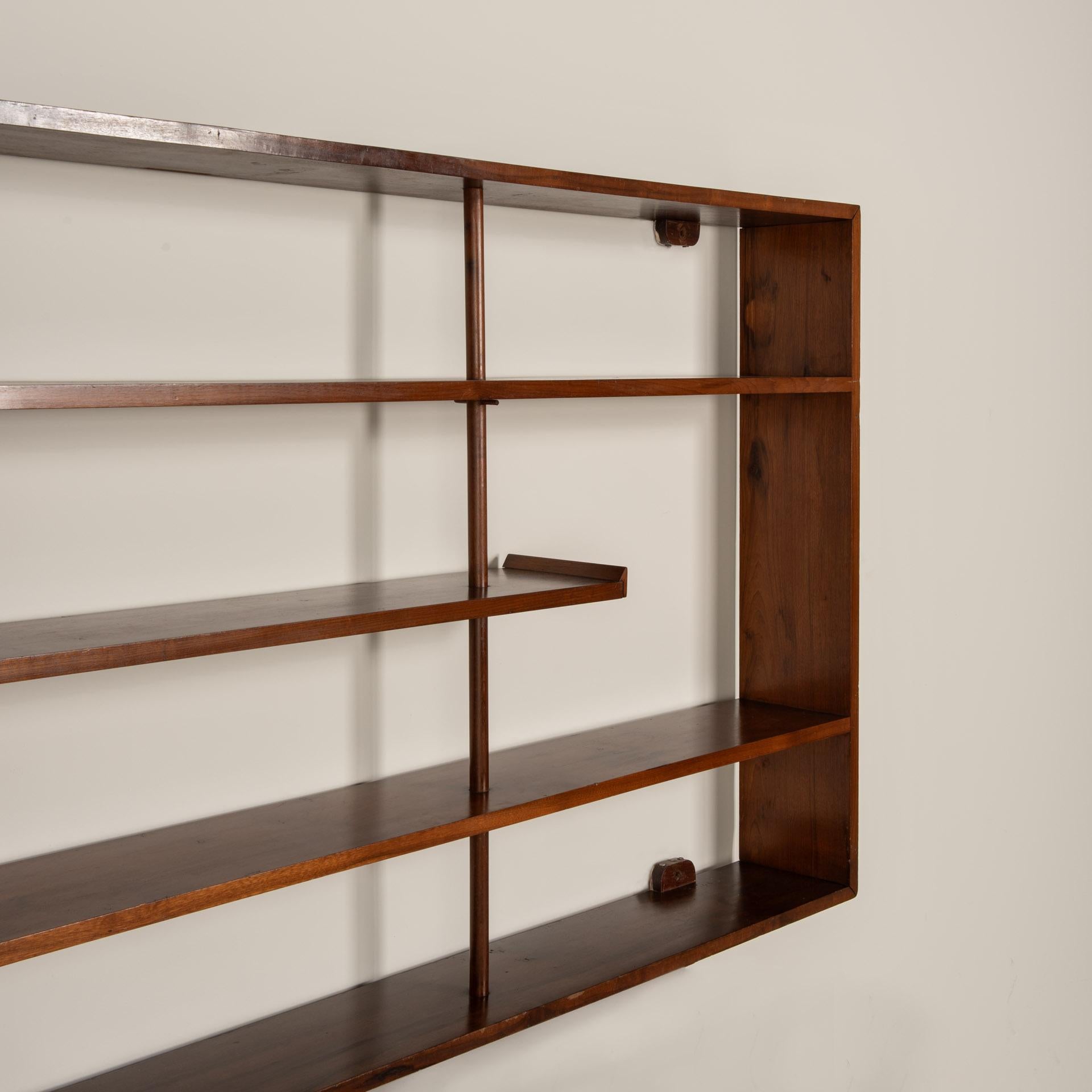 Wall Unit in Hardwood, by Joaquim Tenreiro, Brazilian Mid-Century Modern In Good Condition For Sale In Sao Paulo, SP
