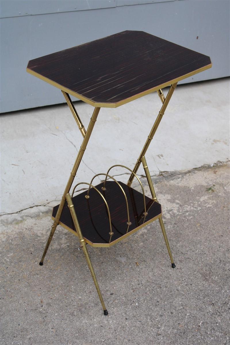 Portariviste a parete dal design italiano di metà secolo in ottone e legno.