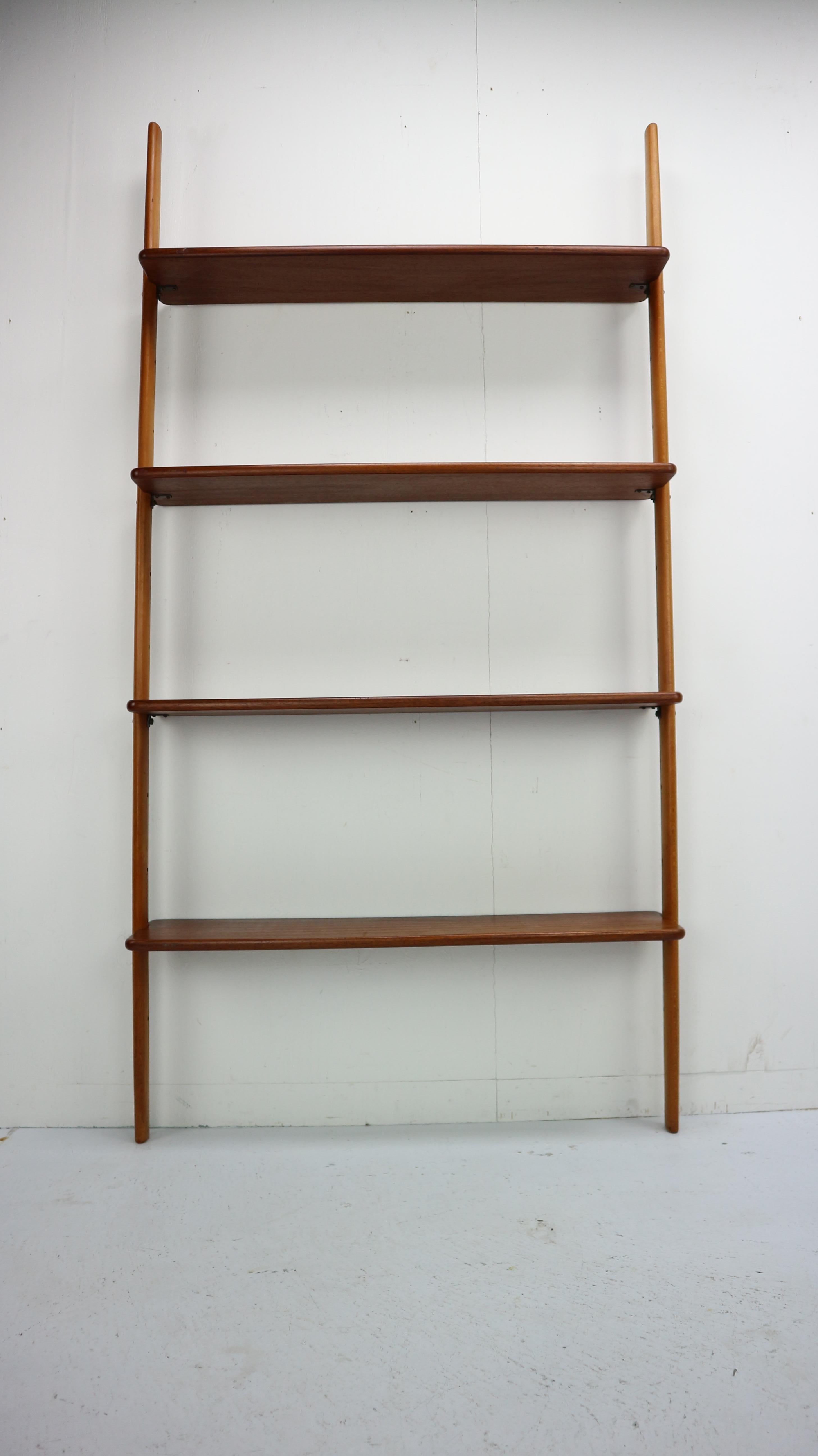 Wall Unit or Bookcase by William Watting for Scan Flex, Danish Design, 1950 In Good Condition In The Hague, NL