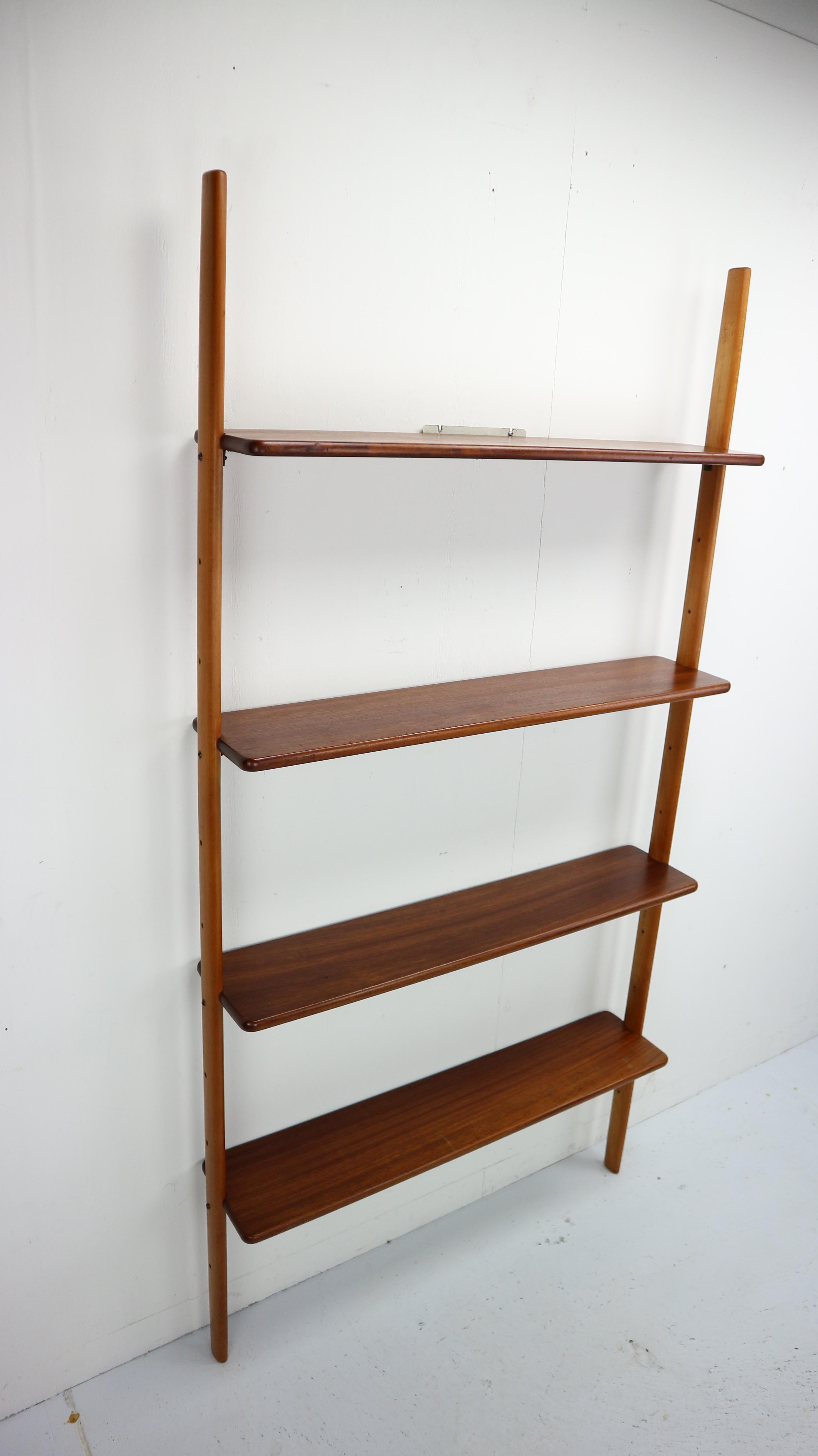 Danish modern wall unit by William Watting for Scanflex, Denmark 1950.

Elegant bookcase designed by American designer William Watting. Watting worked for several companies such as the Dutch Fristho and the Danish Michael Laursen, which worked with