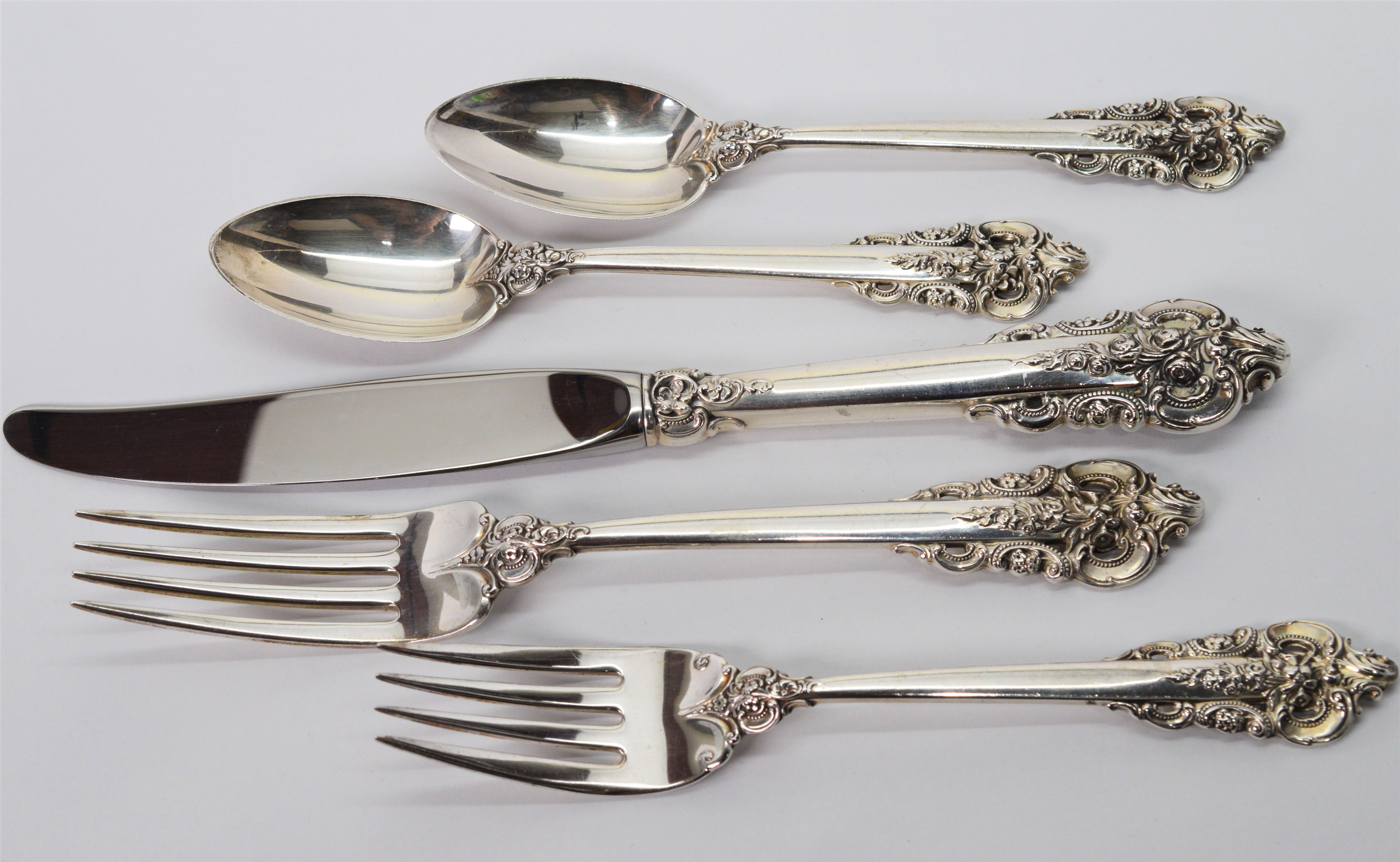 First produced in 1941, the design of Wallace Grande Baroque silverware was created by William S. Warren to celebrate the art of the Baroque period. Grand Baroque by Wallace Silversmiths is one of the most popular patterns in sterling silver and